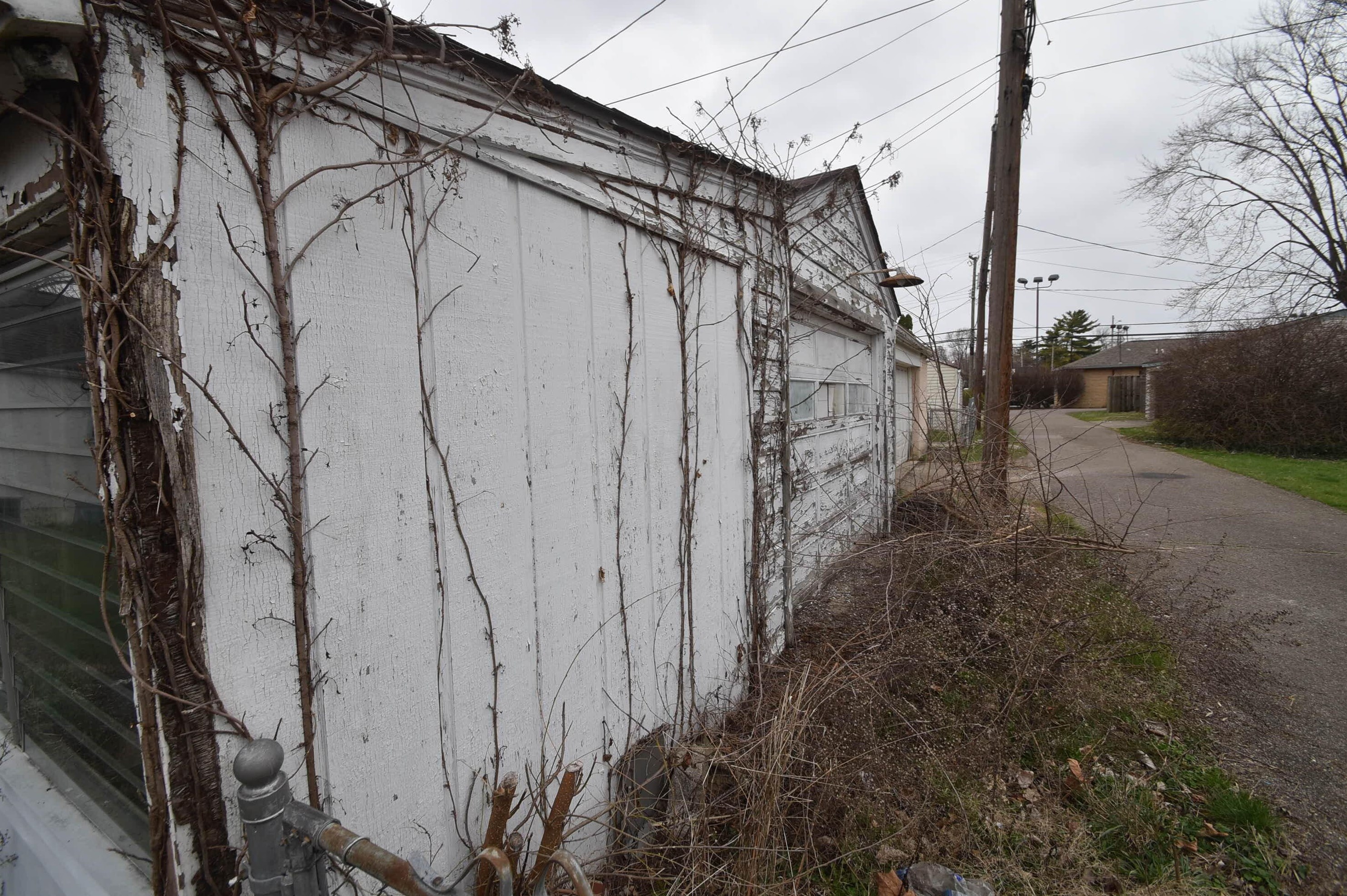 966 Pierce Ave, Columbus OH 43227-1255 exterior