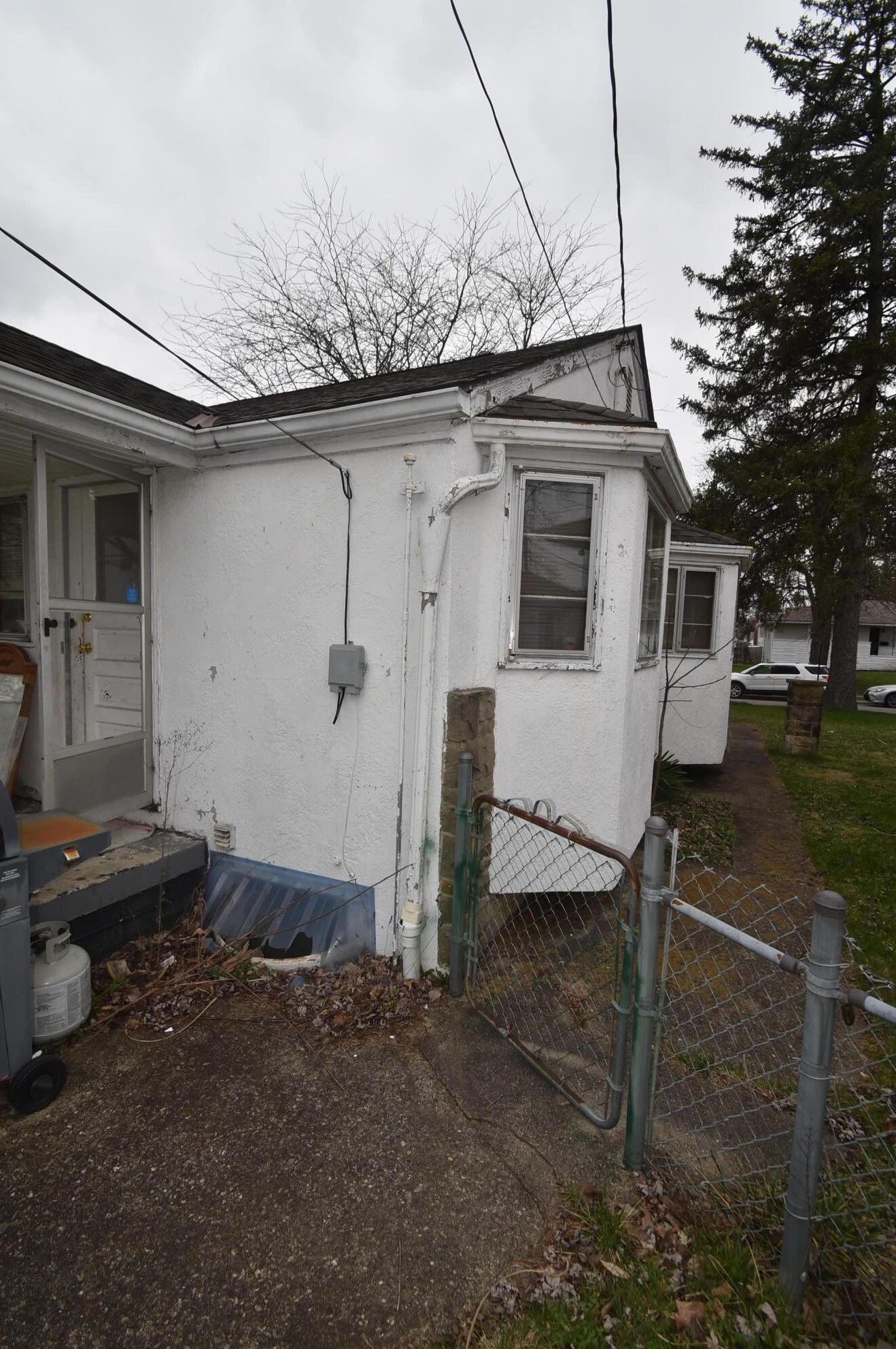 966 Pierce Ave, Columbus OH 43227-1255 exterior