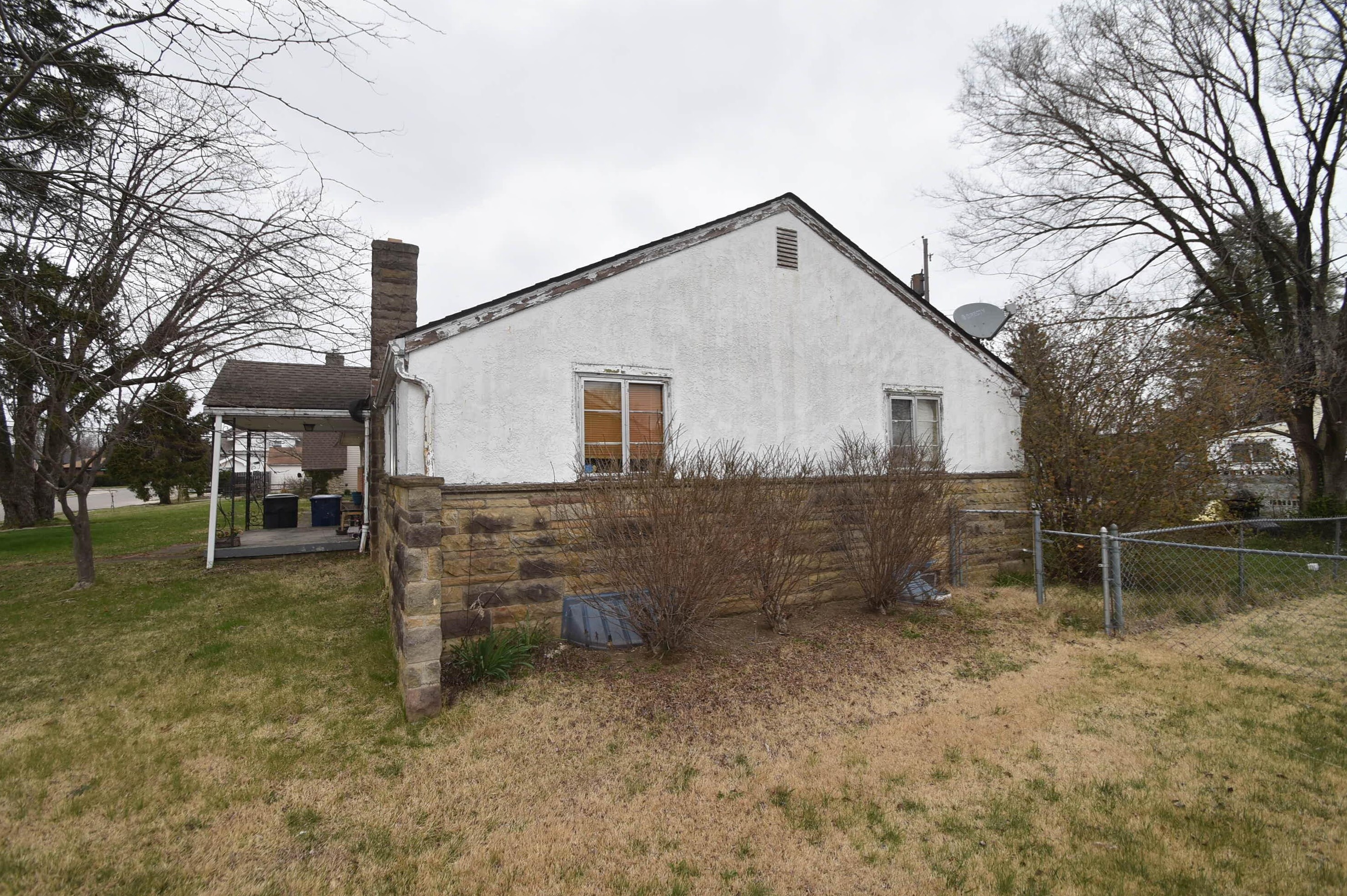 966 Pierce Ave, Columbus OH 43227-1255 exterior