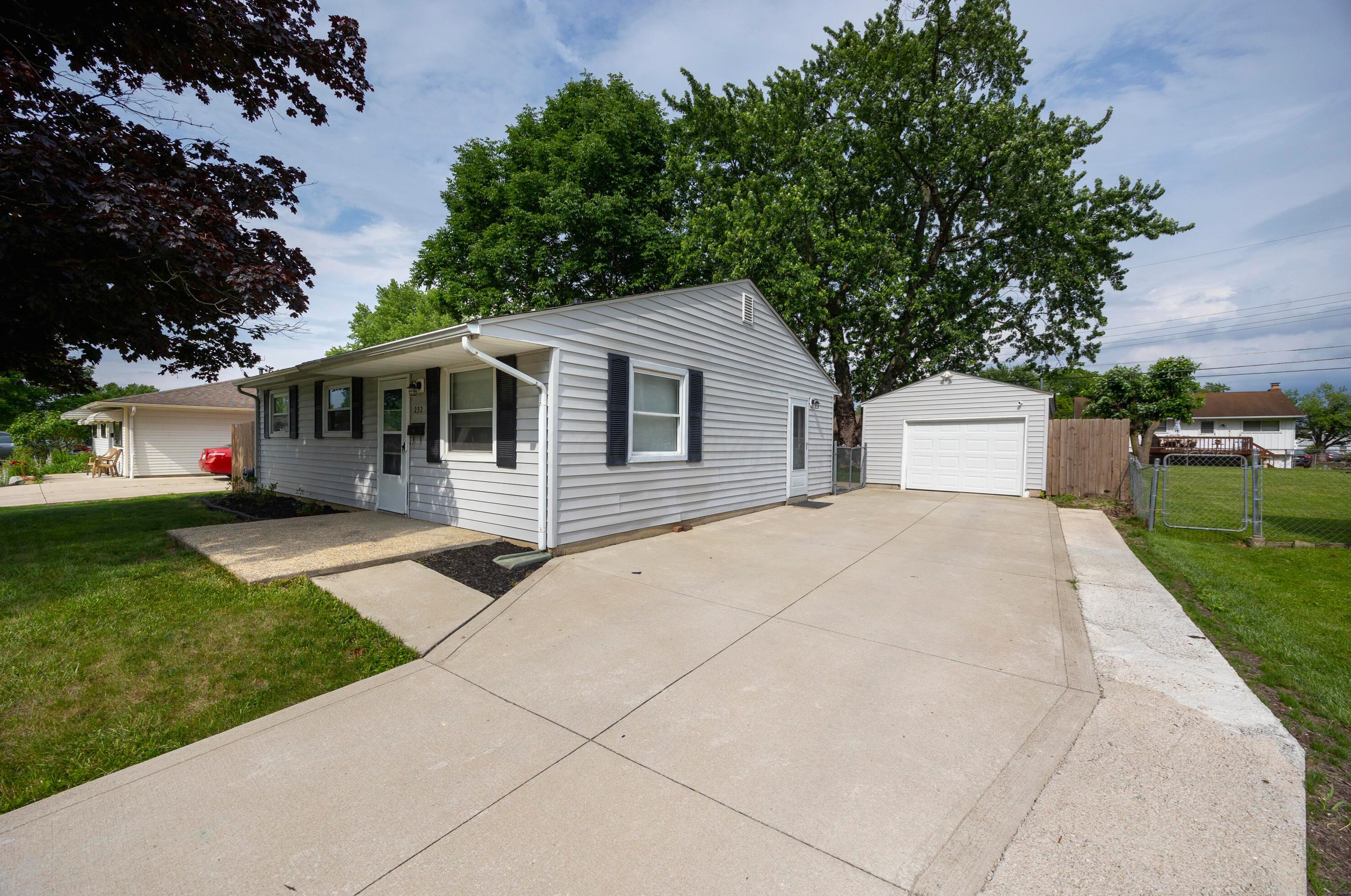 232 Redmond Rd, Columbus OH 43228-2202 exterior