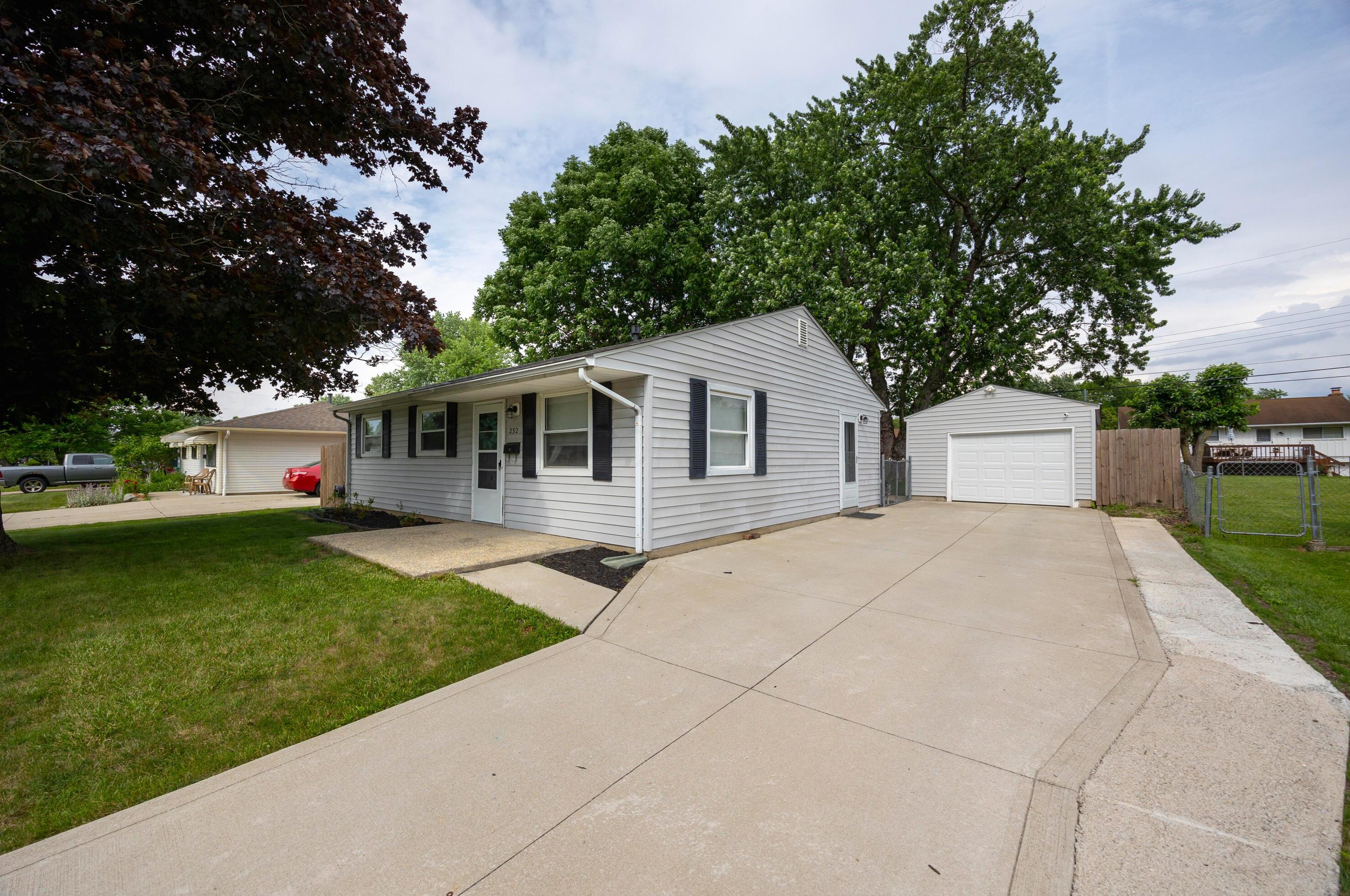 232 Redmond Rd, Columbus OH 43228-2202 exterior