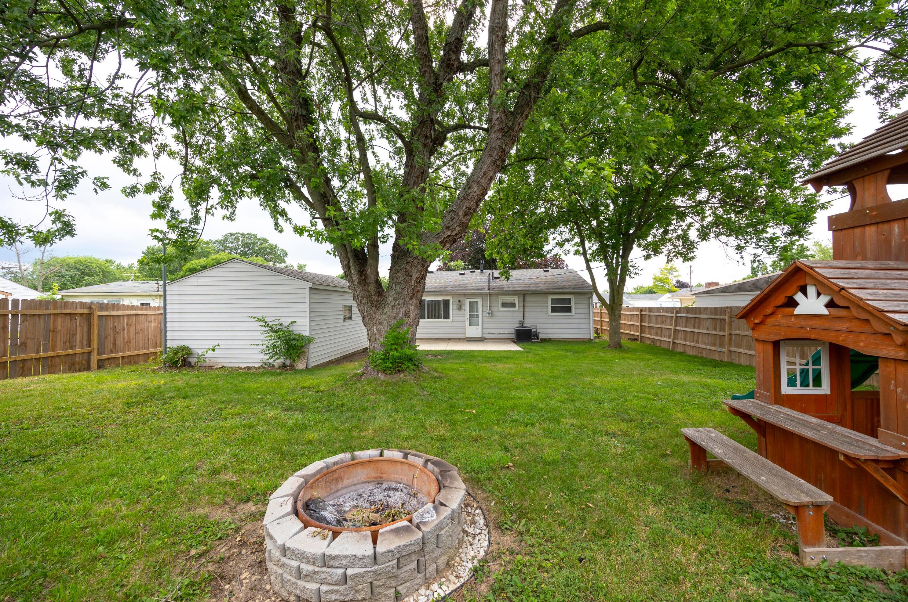 232 Redmond Rd, Columbus OH 43228-2202 exterior