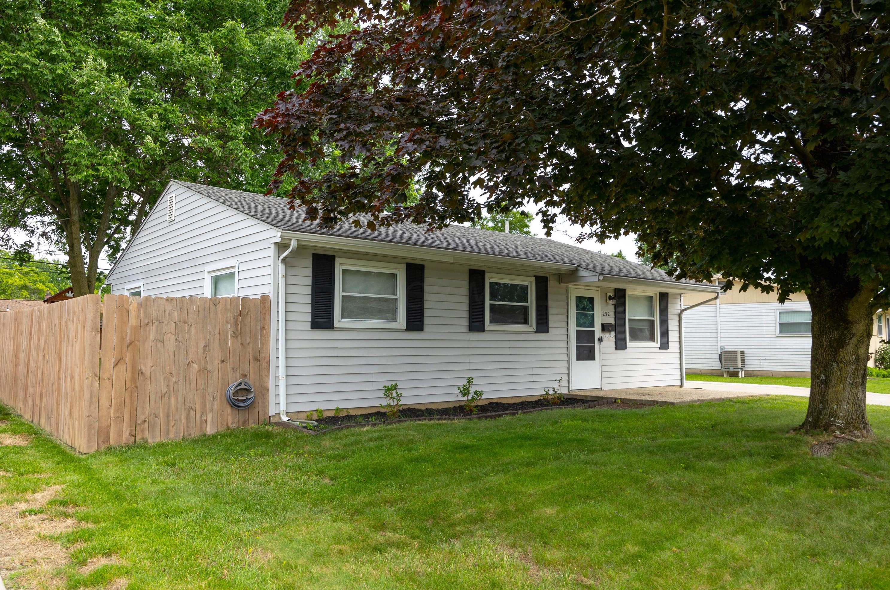 232 Redmond Rd, Columbus OH 43228-2202 exterior