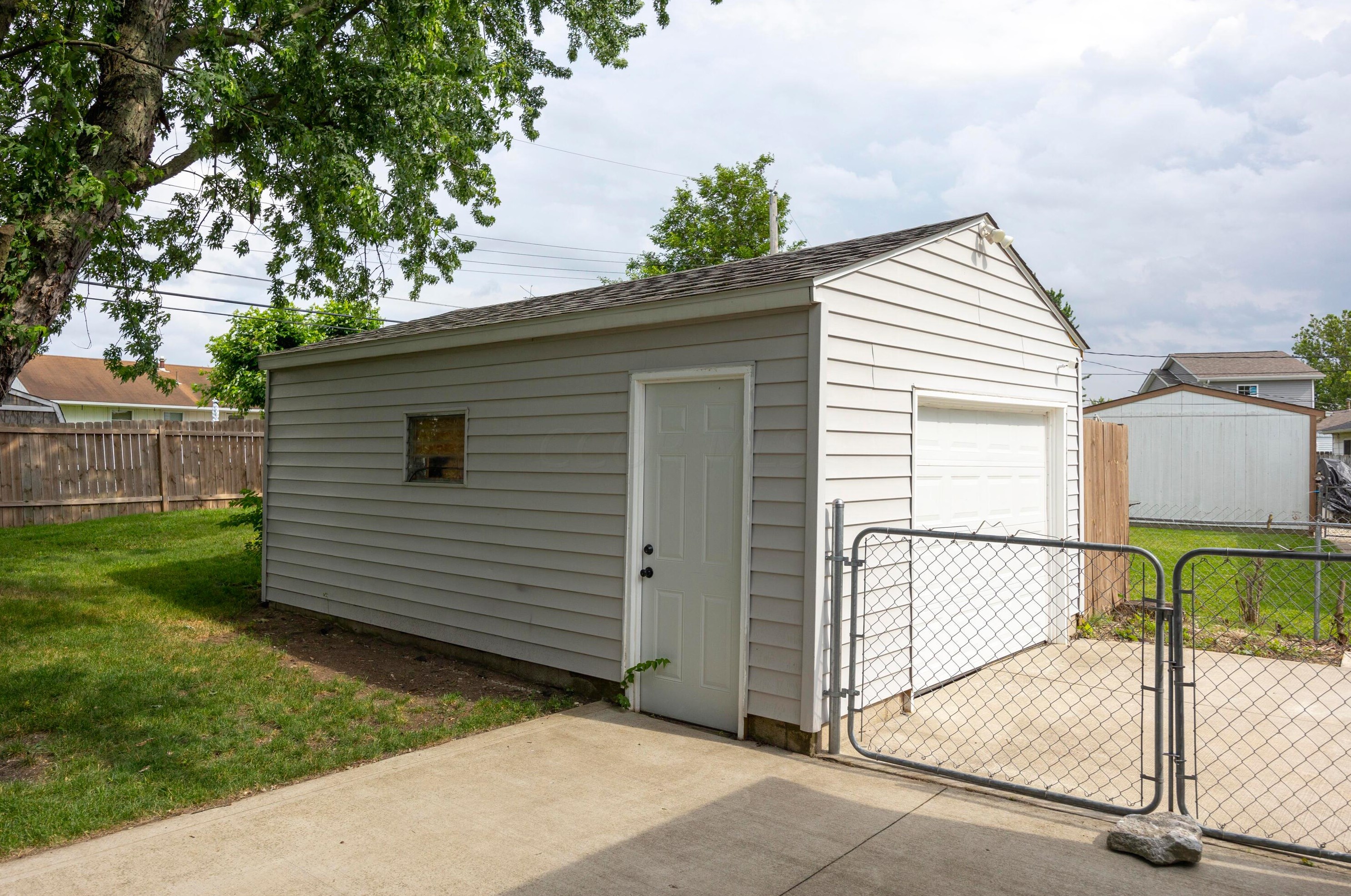 232 Redmond Rd, Columbus OH 43228-2202 exterior