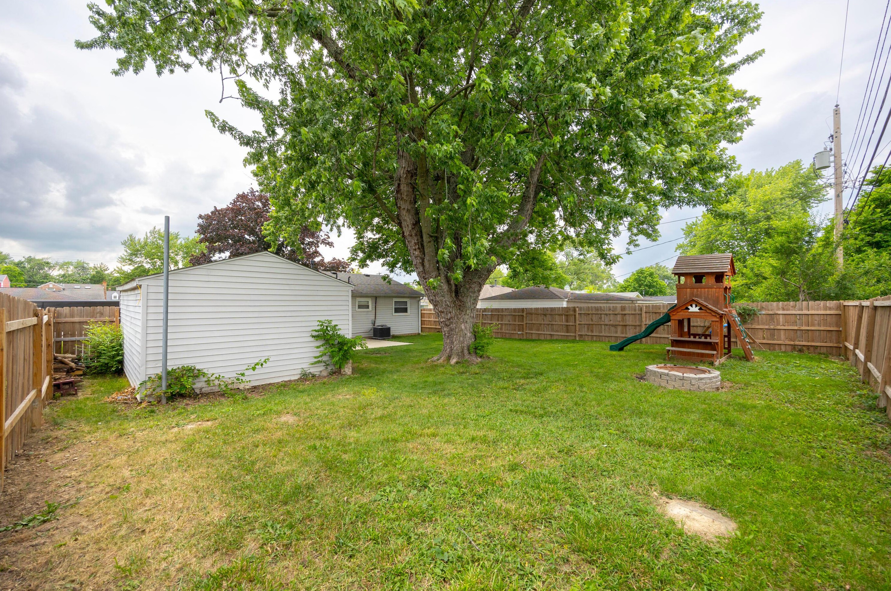 232 Redmond Rd, Columbus OH 43228-2202 exterior