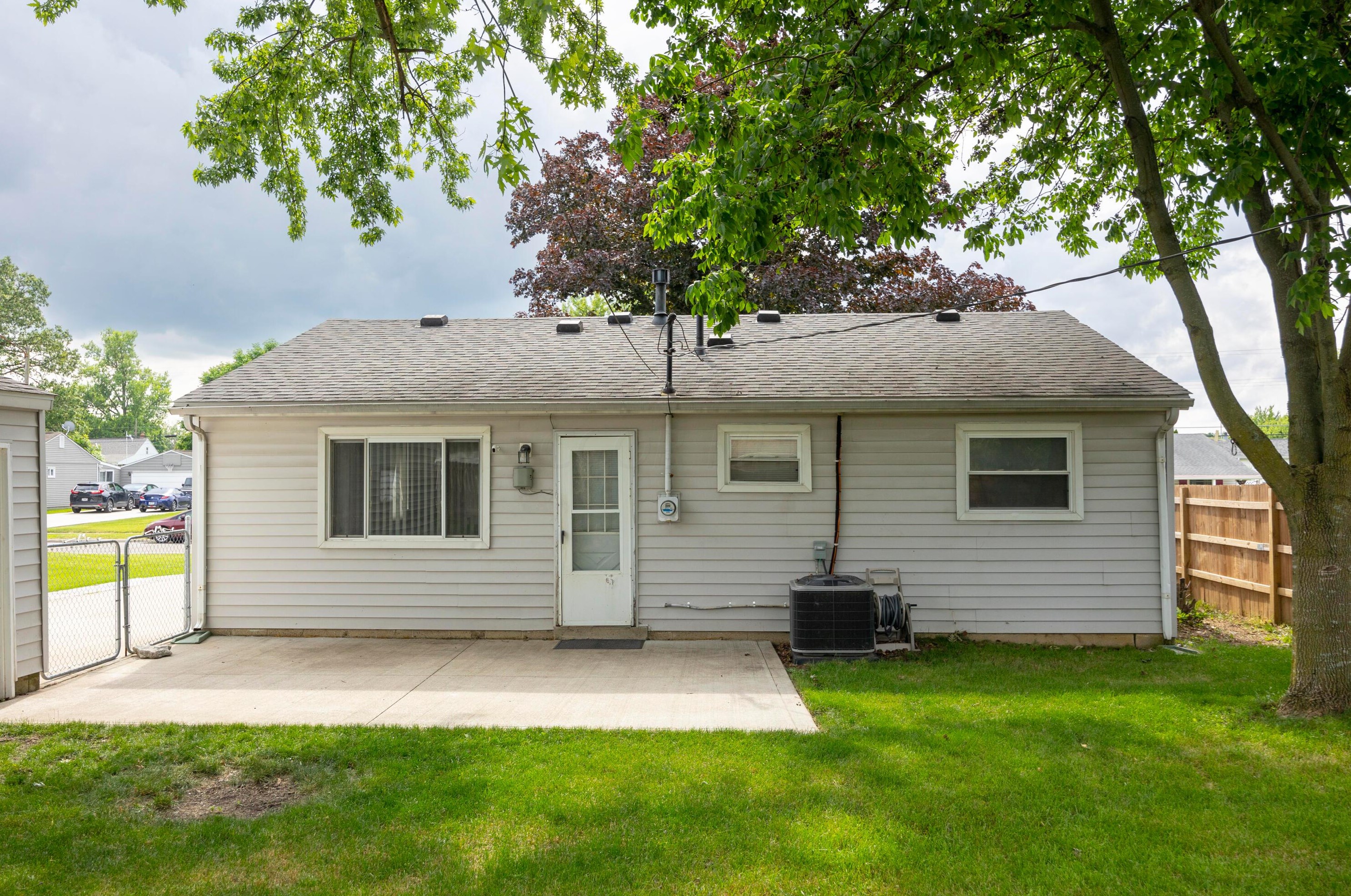 232 Redmond Rd, Columbus OH 43228-2202 exterior