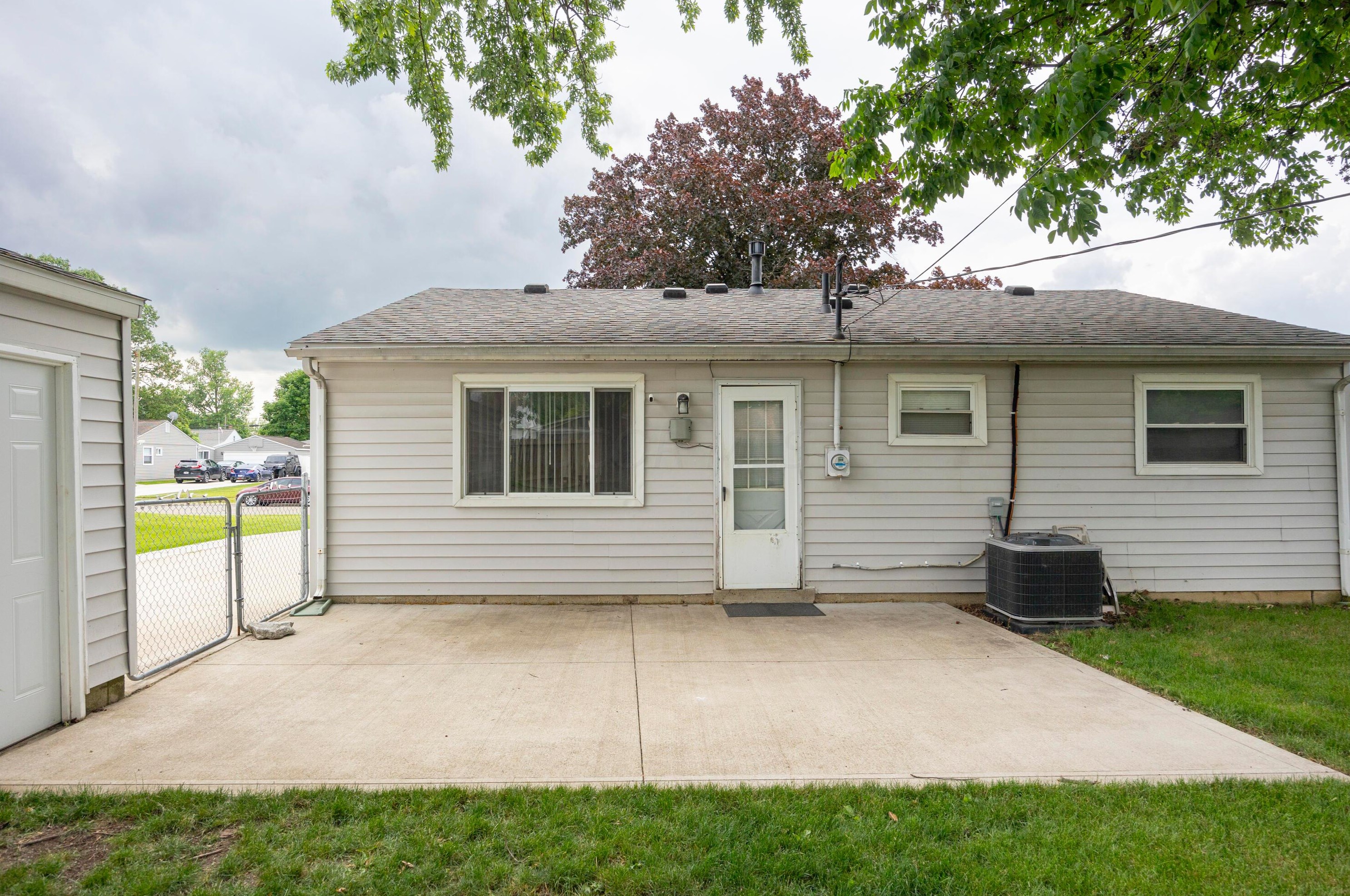 232 Redmond Rd, Columbus OH 43228-2202 exterior