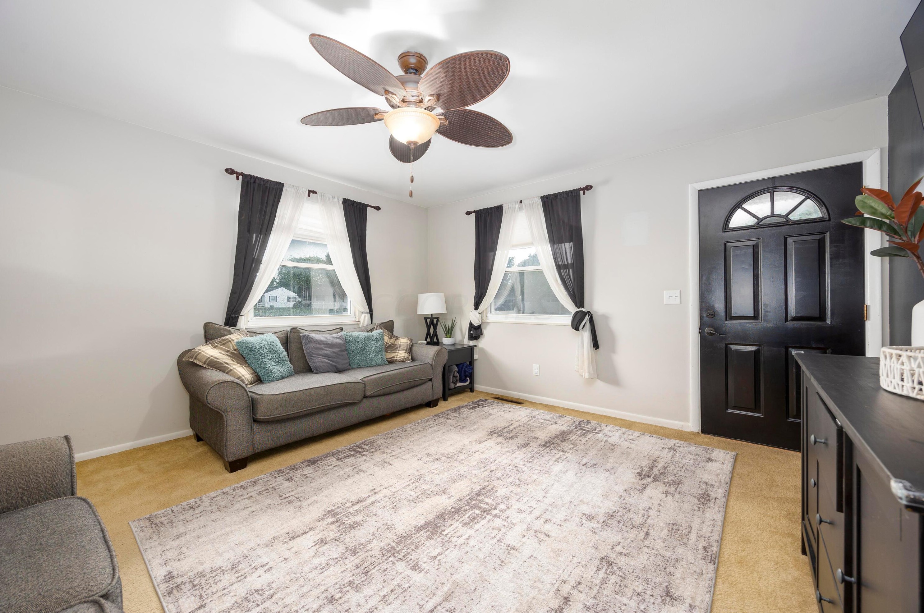 232 Redmond Rd, Columbus OH 43228-2202 exterior