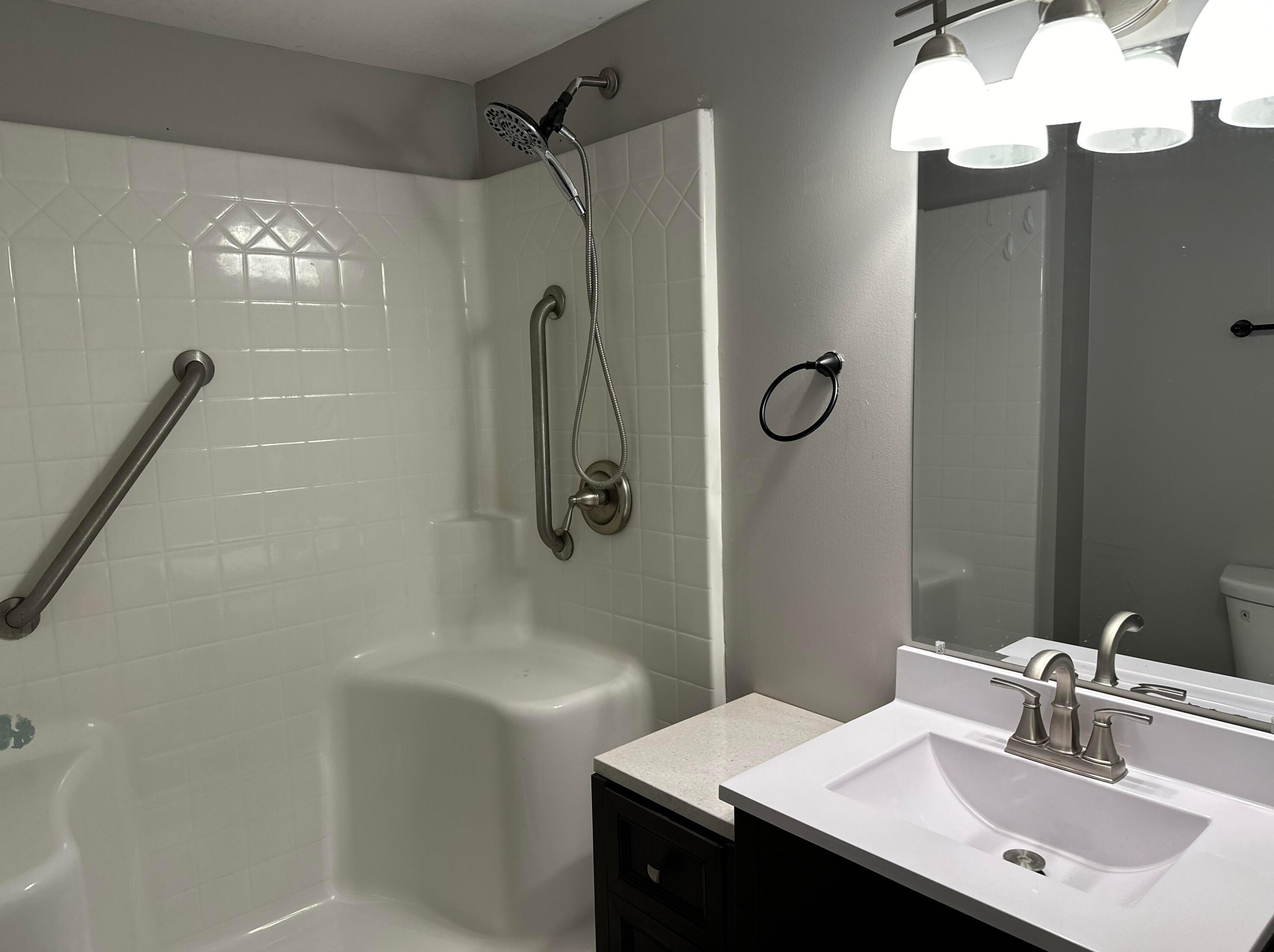 2256 Maureen Blvd, Columbus OH 43207-4555 exterior