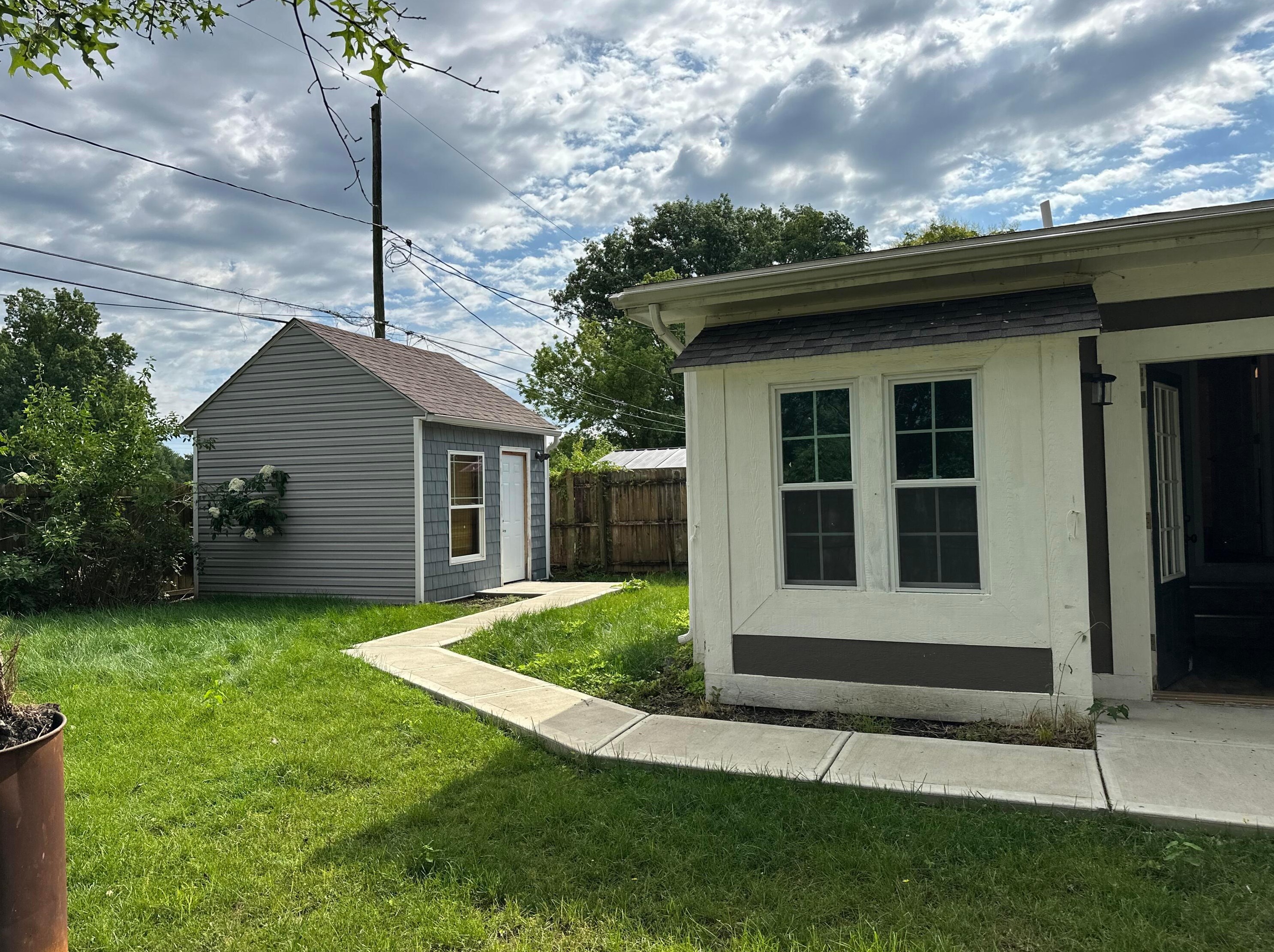 2256 Maureen Blvd, Columbus OH 43207-4555 exterior