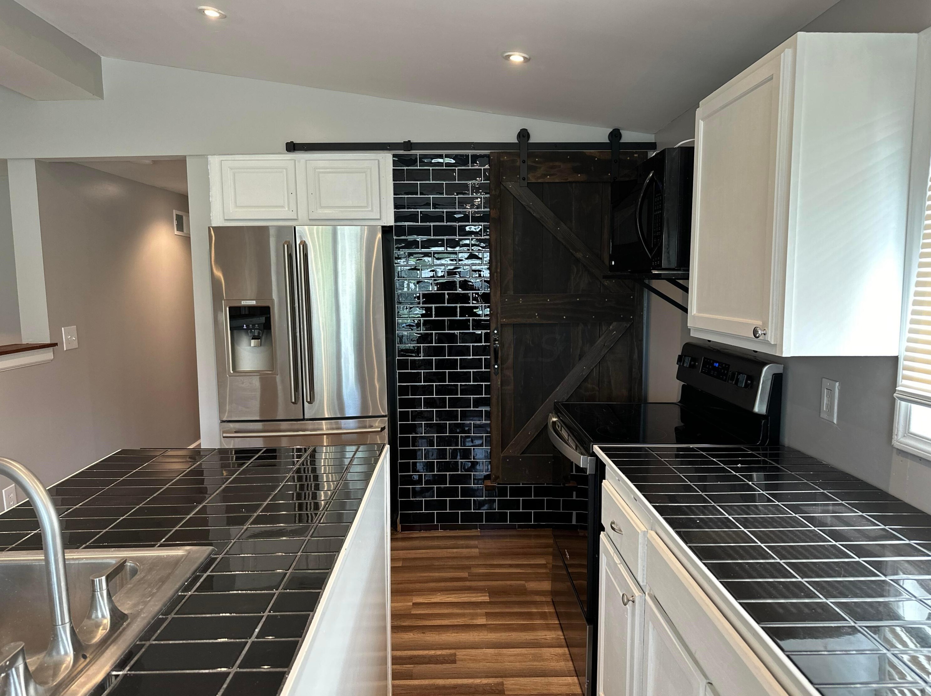 2256 Maureen Blvd, Columbus OH 43207-4555 exterior