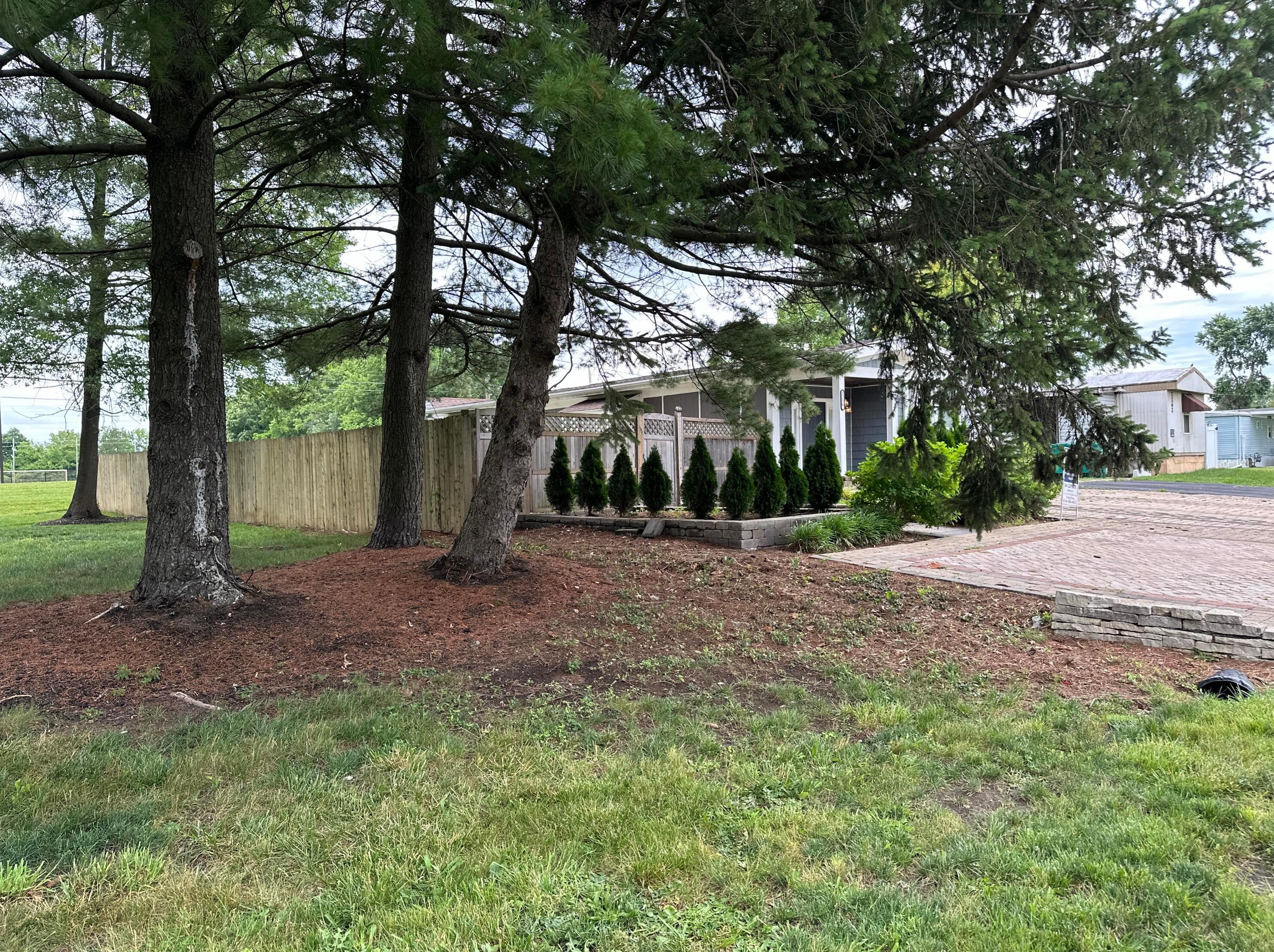 2256 Maureen Blvd, Columbus OH 43207-4555 exterior