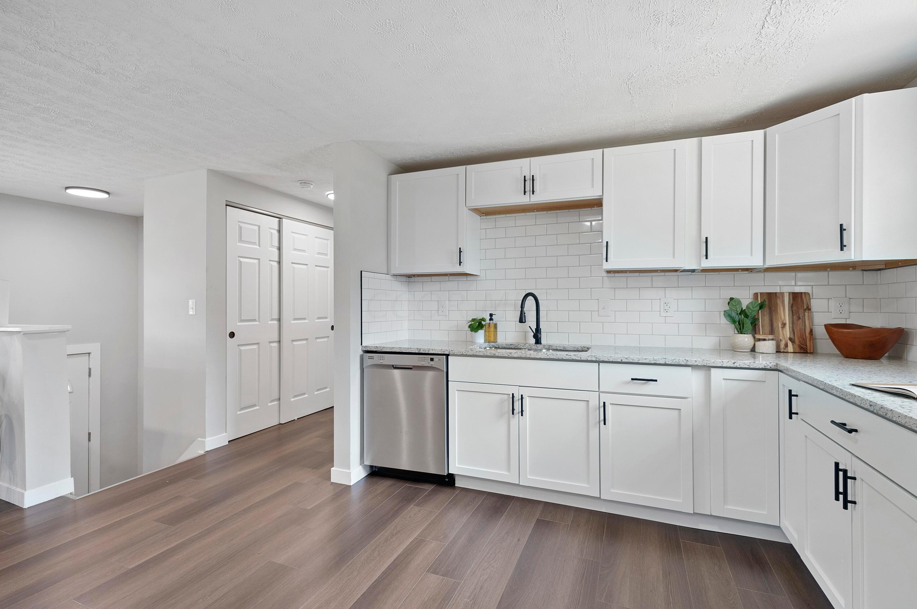 2187 Poplar St, Columbus OH 43207-4380 exterior