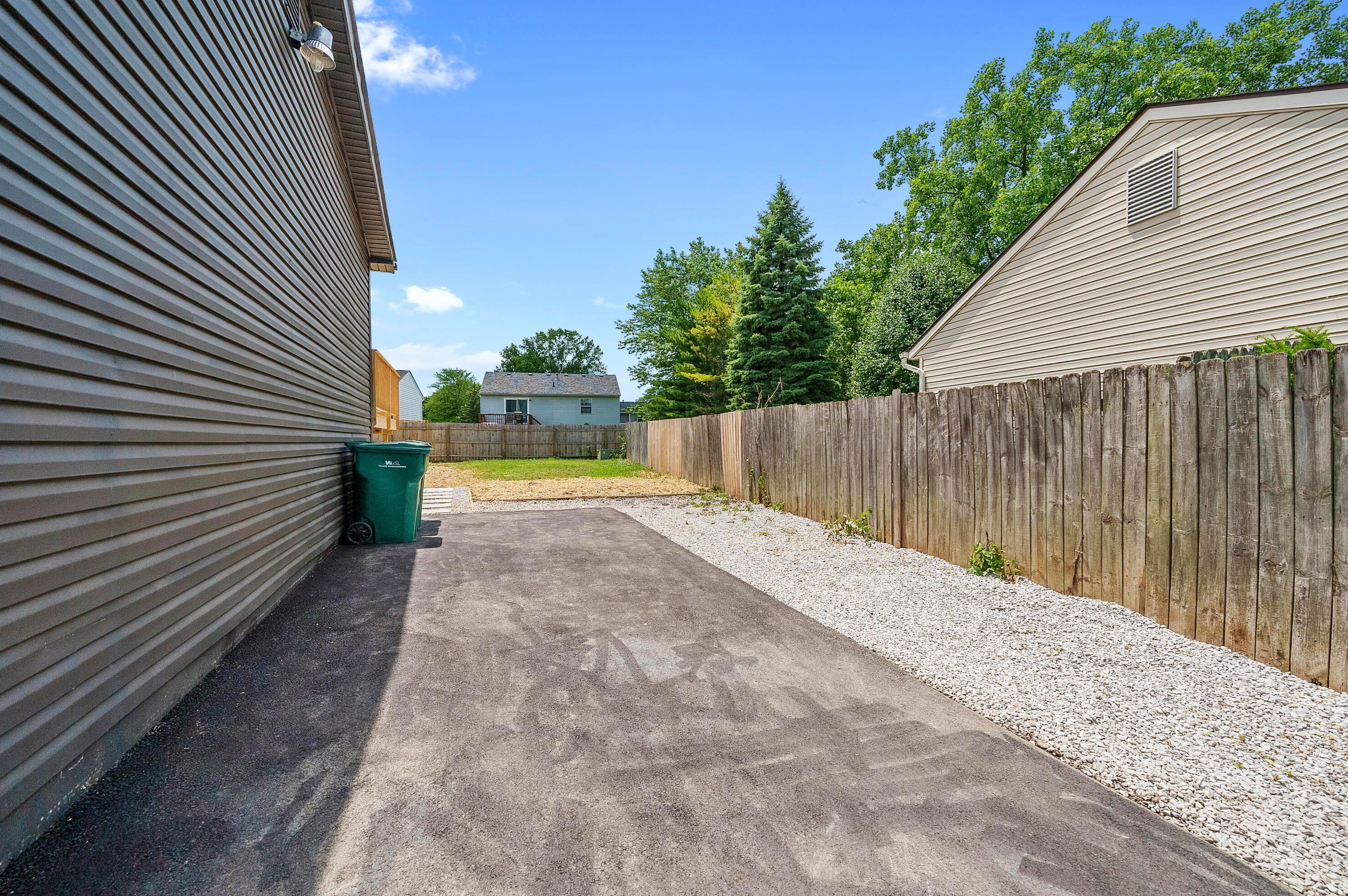 2187 Poplar St, Columbus OH 43207-4380 exterior