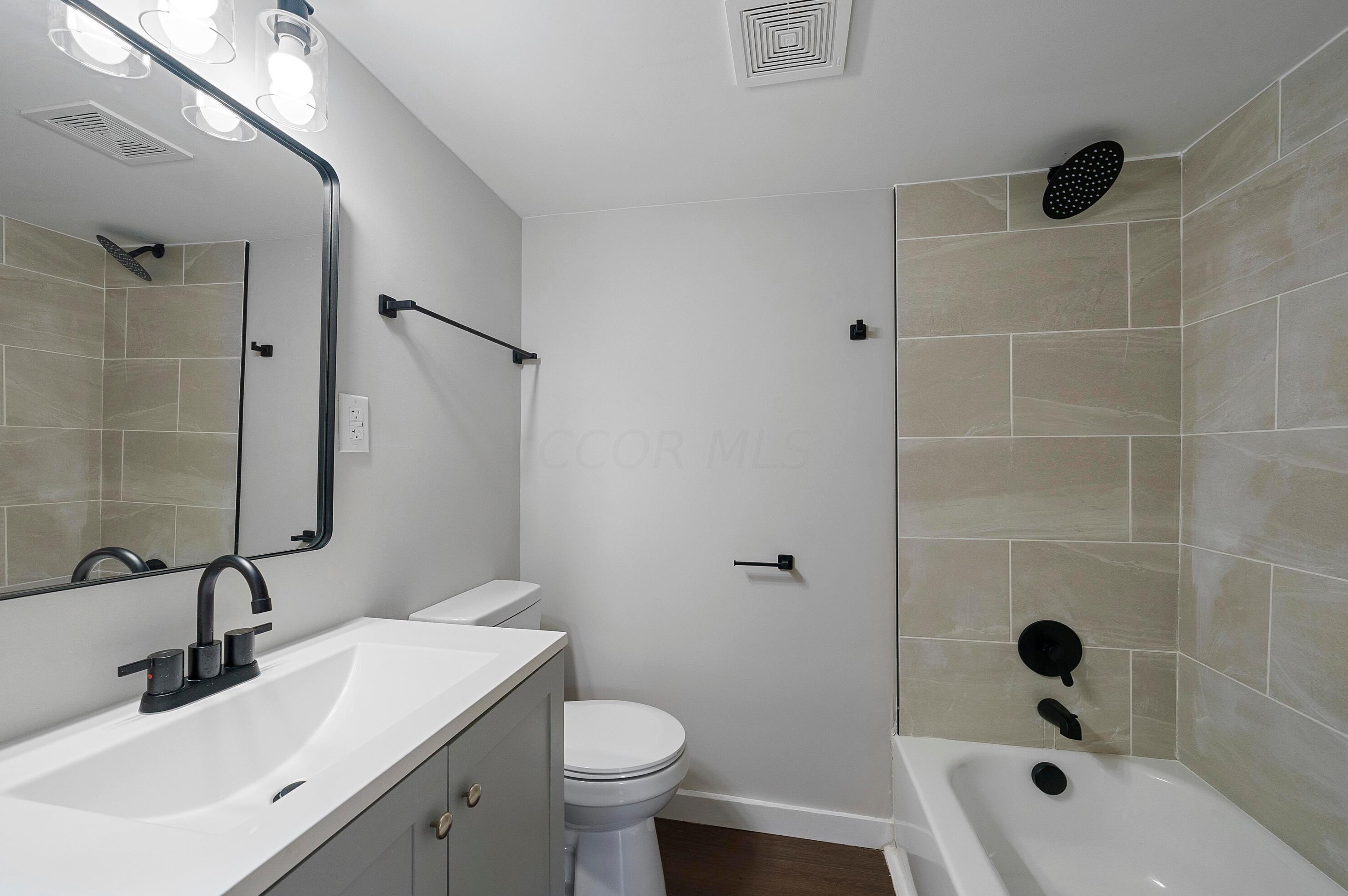 2187 Poplar St, Columbus OH 43207-4380 exterior