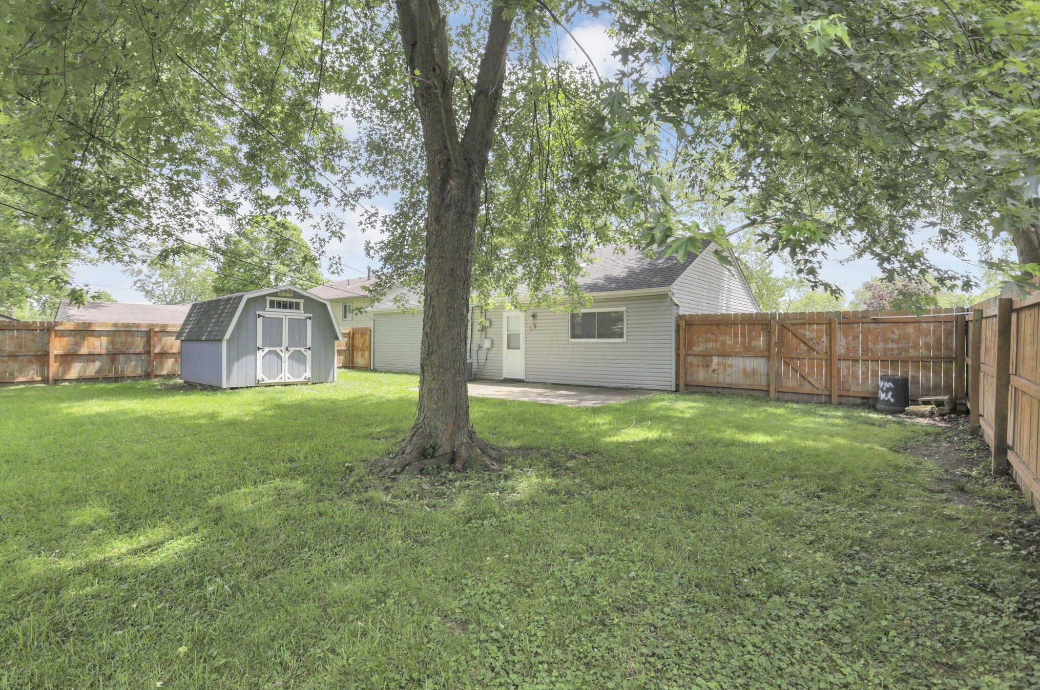 484 Coronation Ave, Columbus OH 43230-2410 exterior