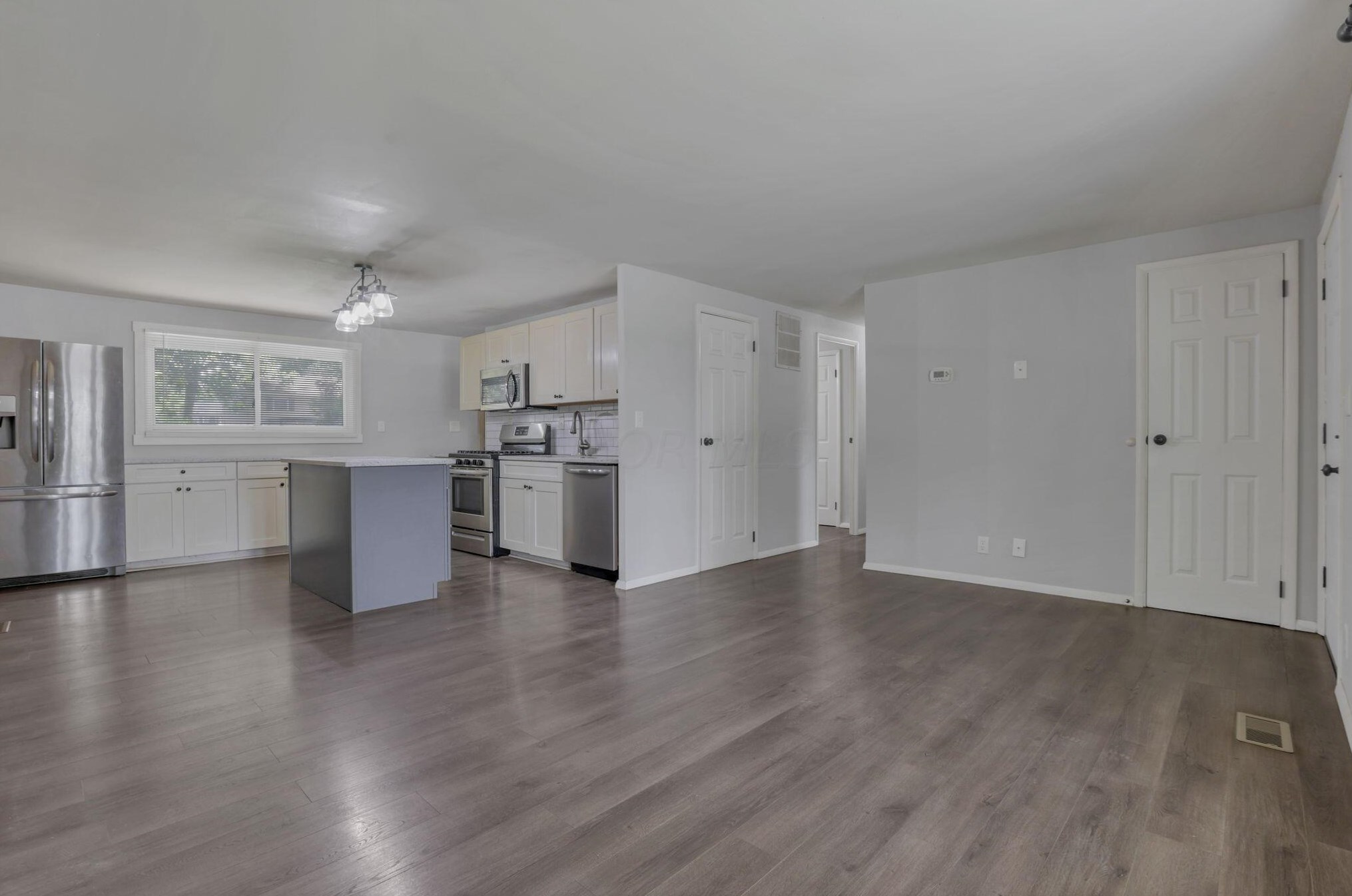 484 Coronation Ave, Columbus OH 43230-2410 exterior