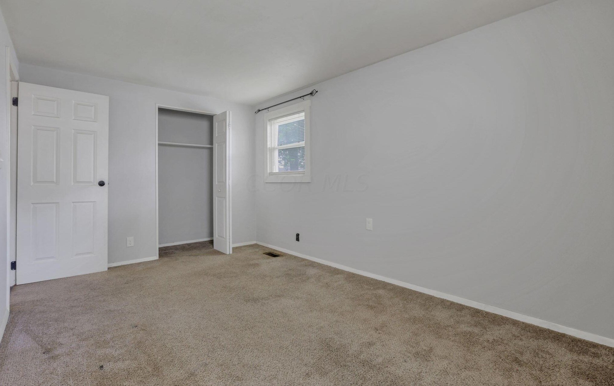 484 Coronation Ave, Columbus OH 43230-2410 exterior