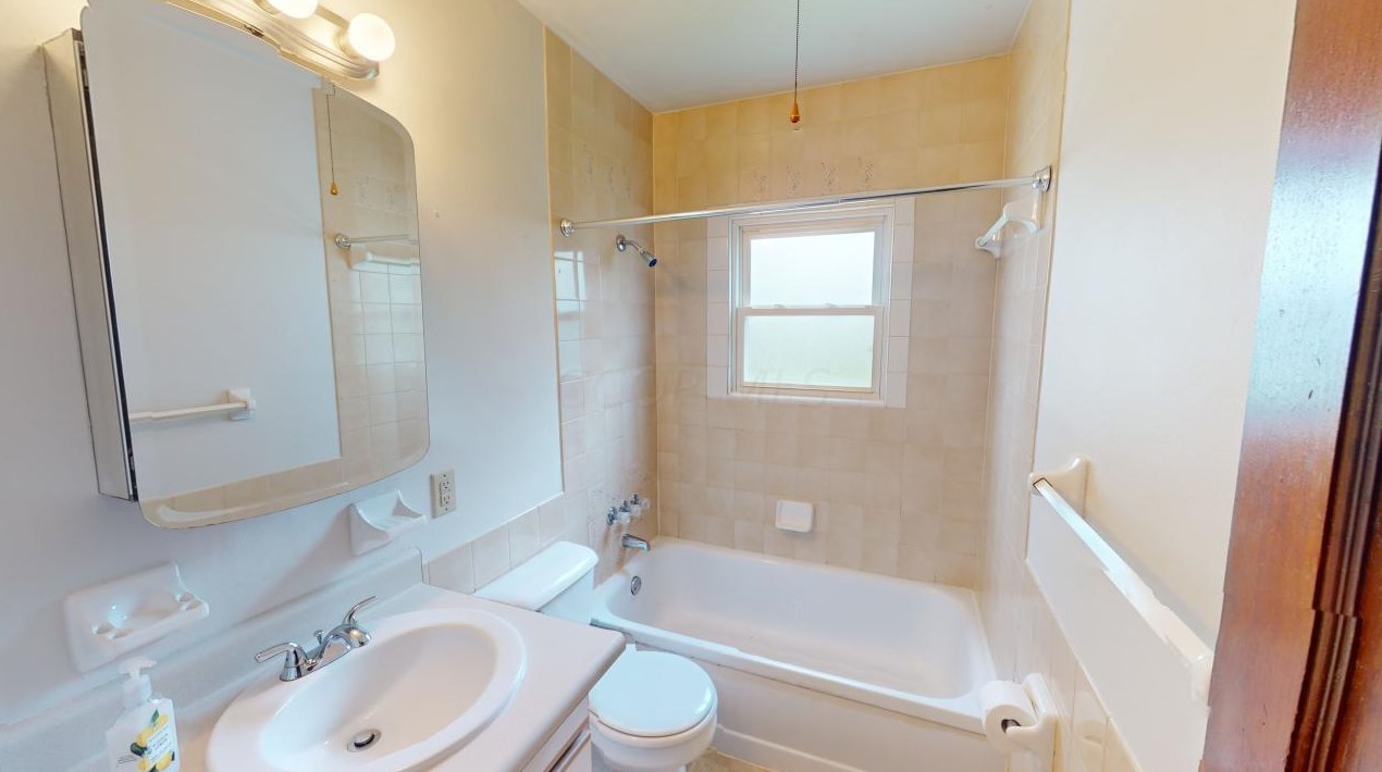 758 Melrose Ave, Columbus OH 43224-3926 exterior