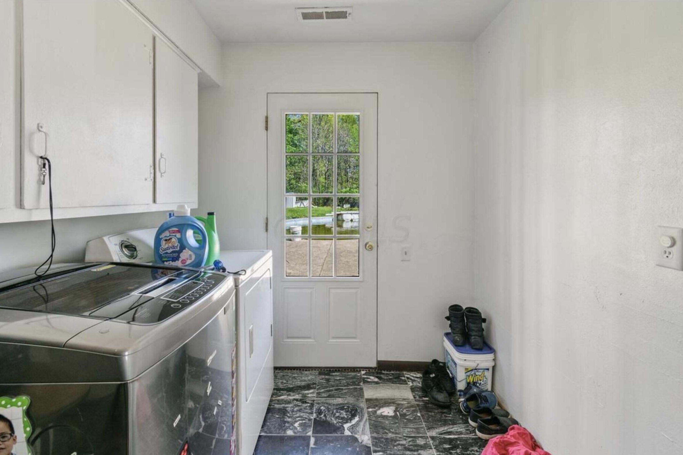 2740 Ferris Rd, Columbus OH 43224-2349 exterior