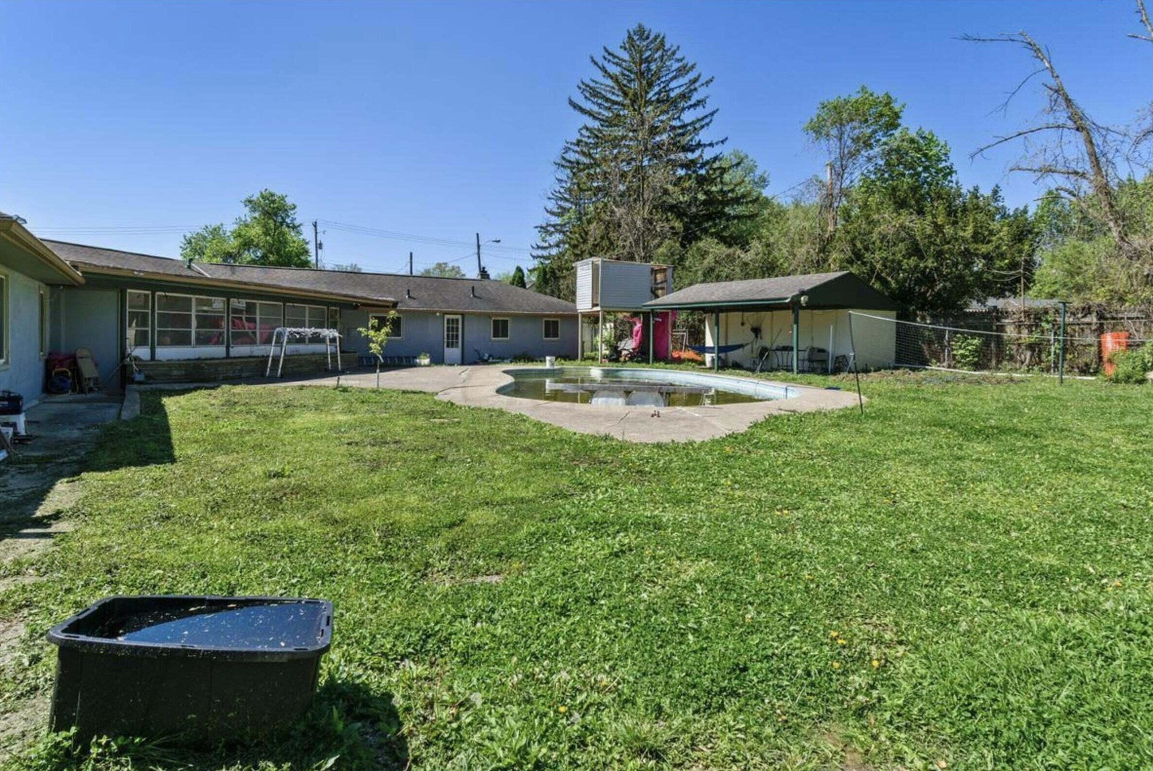 2740 Ferris Rd, Columbus OH 43224-2349 exterior