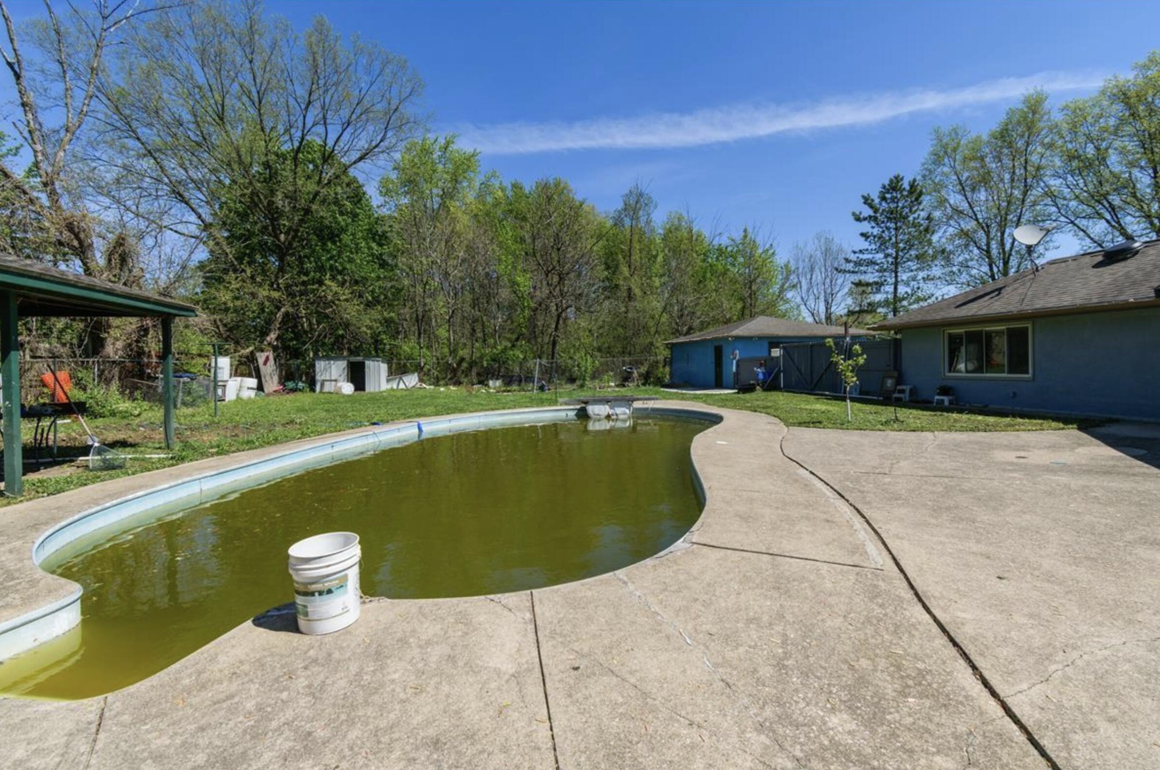 2740 Ferris Rd, Columbus OH 43224-2349 exterior