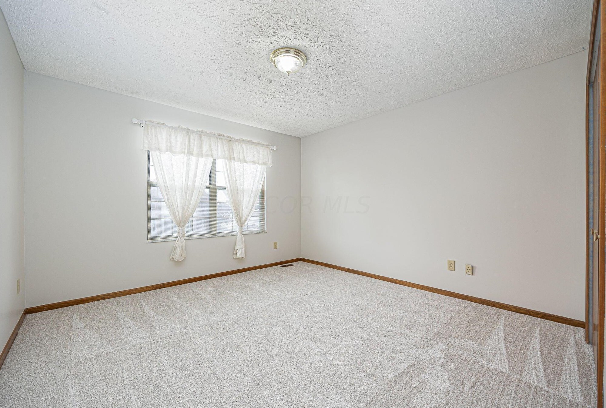 3251 Tollcross Dr, Hilliard OH  43026-7919 exterior