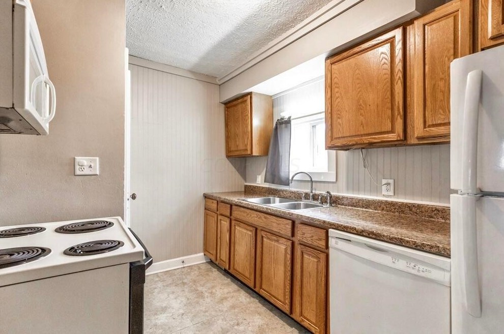 111 Thomas Ave, Lancaster OH 43130-3664 exterior