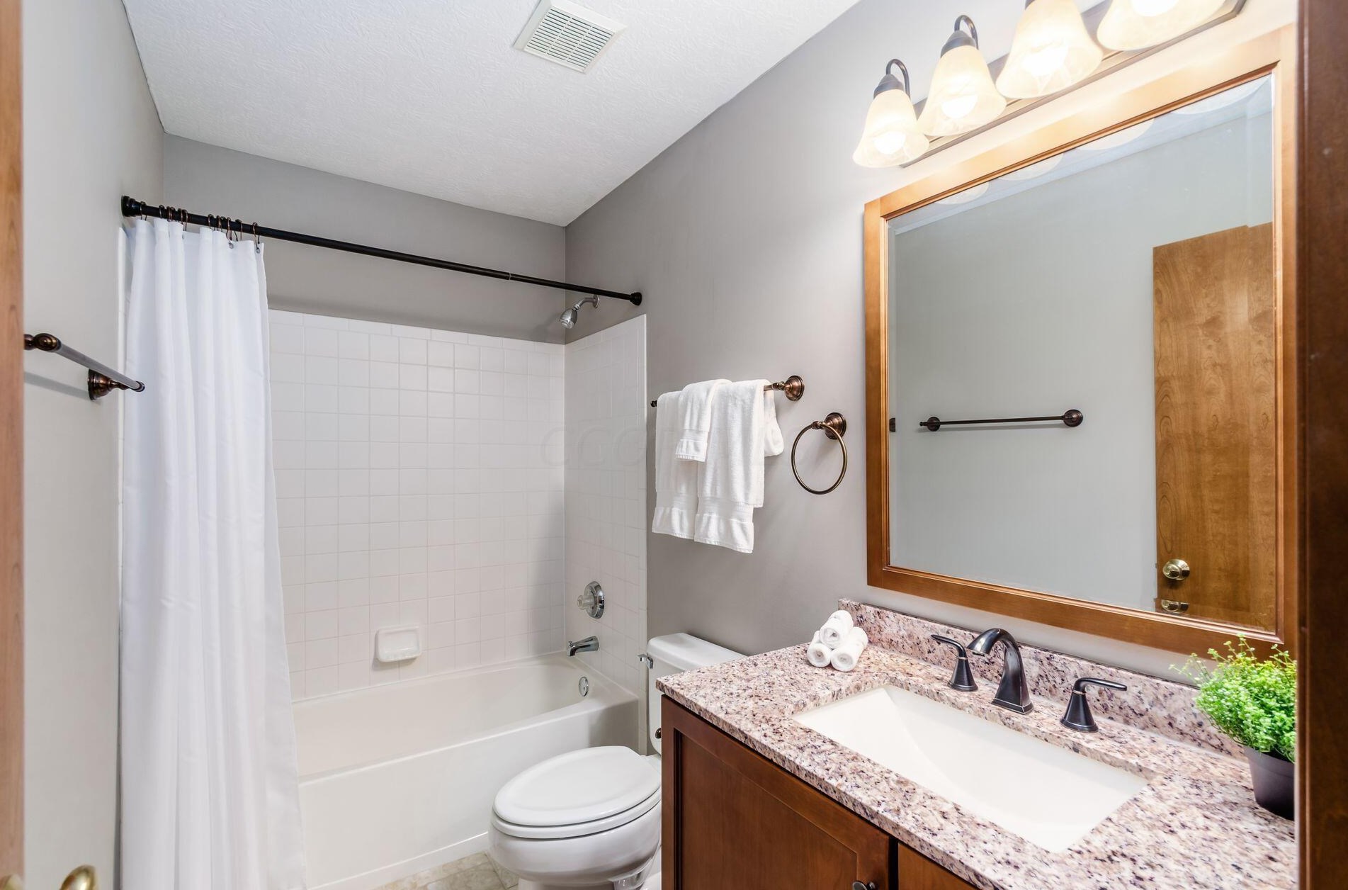 5910 Pne Wild Dr, Westerville OH  43082-9723 exterior