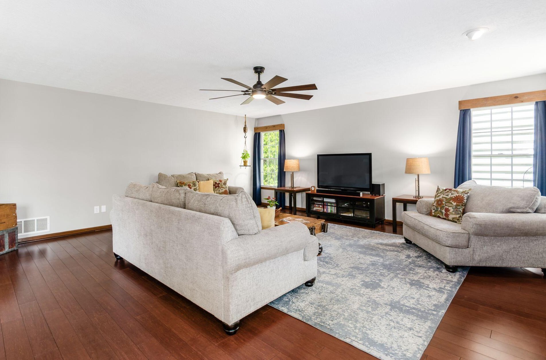 5910 Pne Wild Dr, Westerville OH  43082-9723 exterior