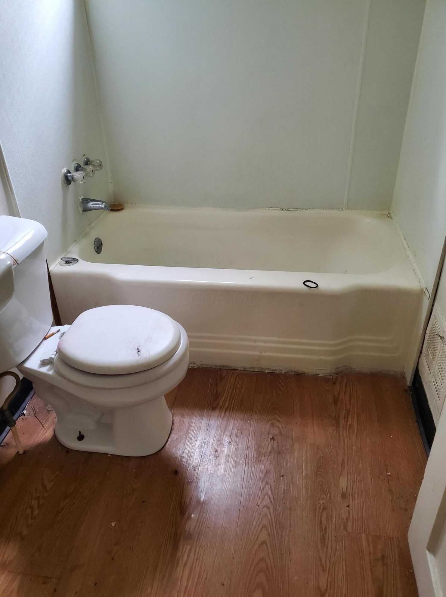 1852 Genessee Ave, Columbus OH 43211-1824 exterior