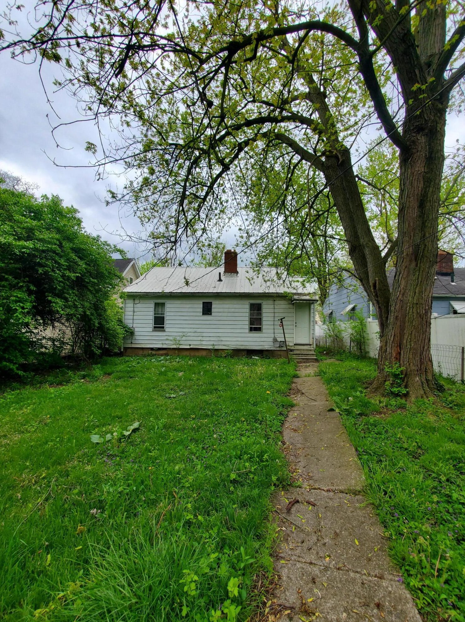 1852 Genessee Ave, Columbus OH 43211-1824 exterior