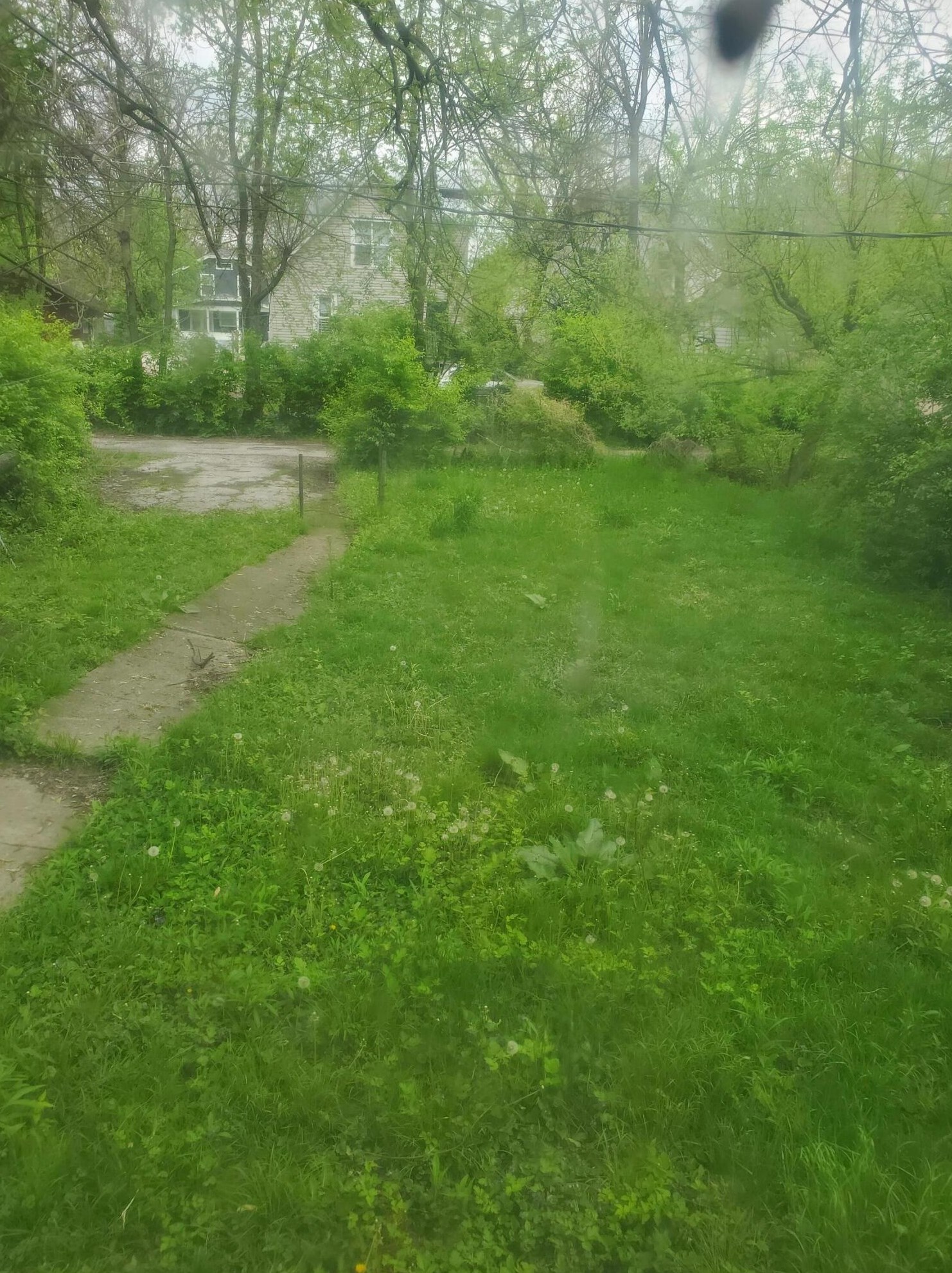 1852 Genessee Ave, Columbus OH 43211-1824 exterior