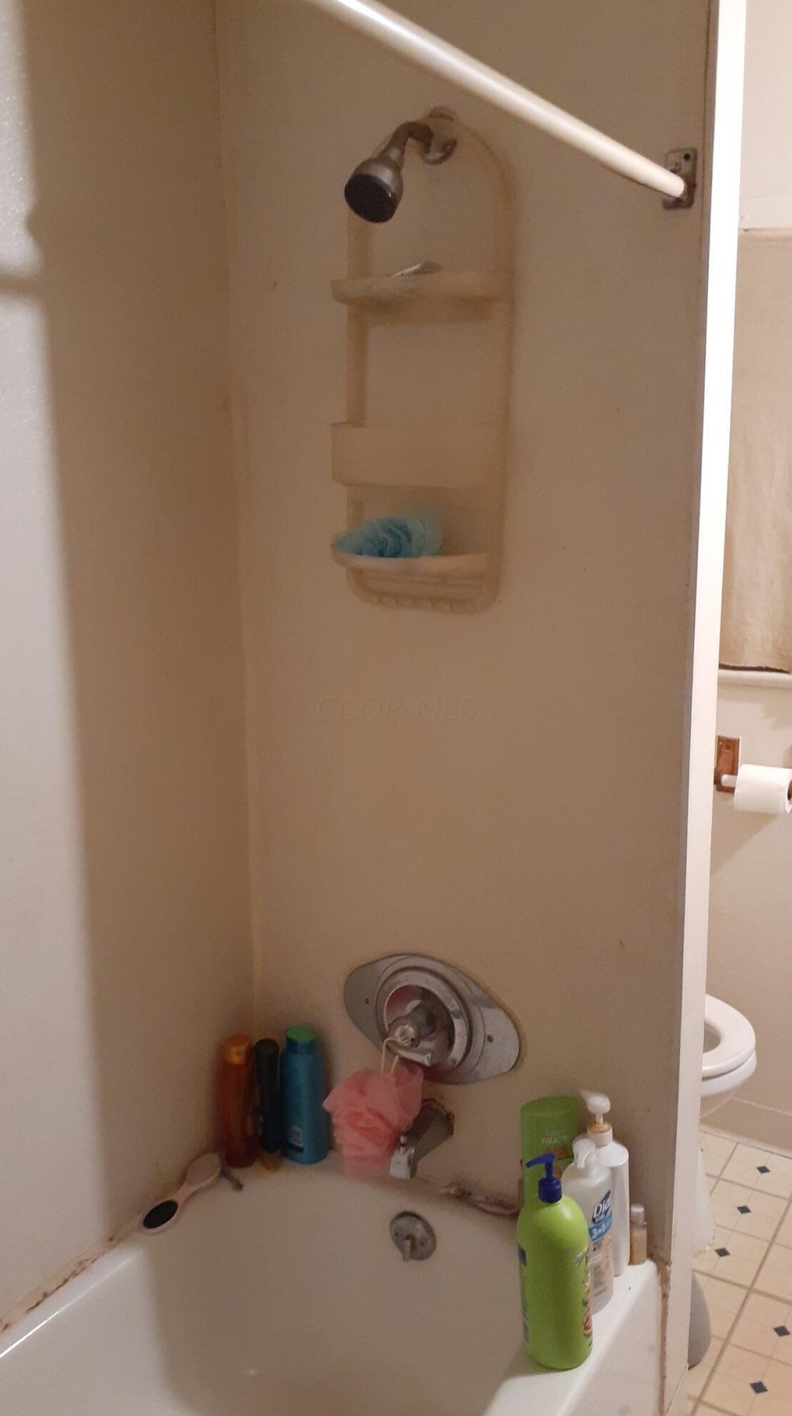 70 Powell Ave, Columbus OH 43204-2617 exterior