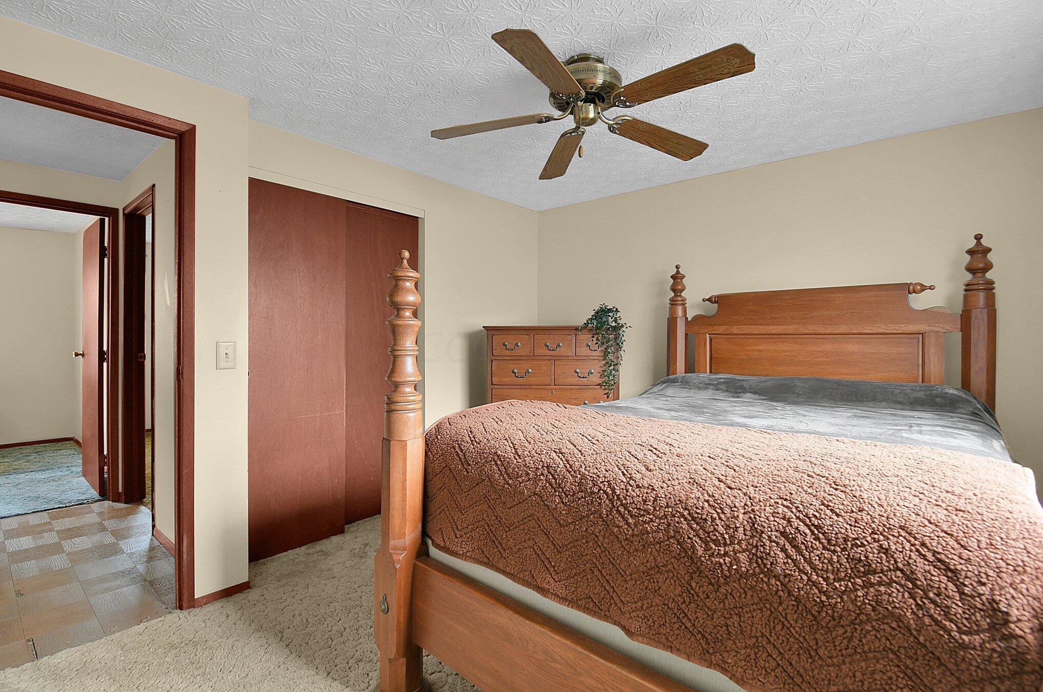 1741 Holw Run Dr, Columbus OH 43223-3413 exterior