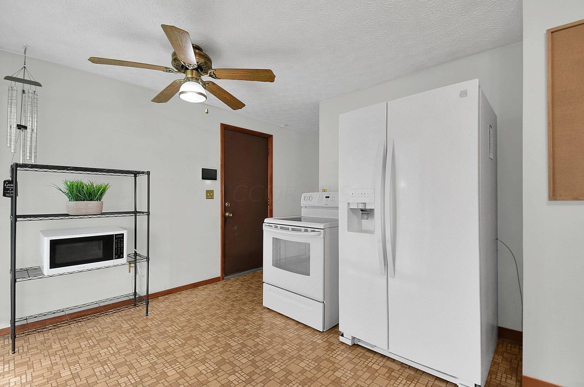 1741 Holw Run Dr, Columbus OH 43223-3413 exterior