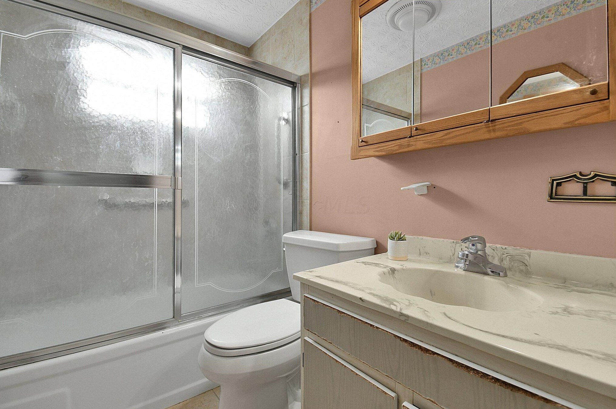 1741 Holw Run Dr, Columbus OH 43223-3413 exterior