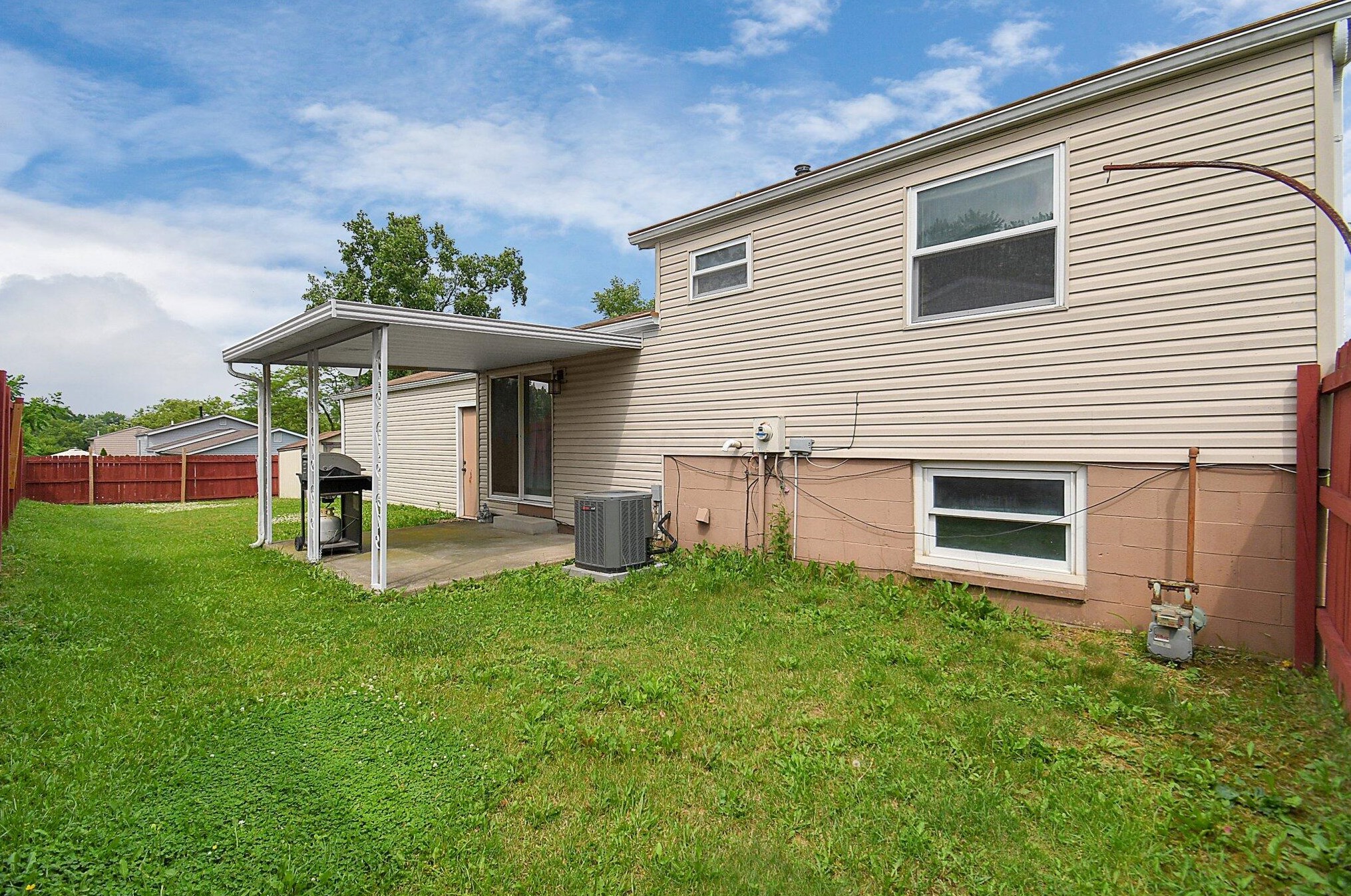 1741 Holw Run Dr, Columbus OH 43223-3413 exterior