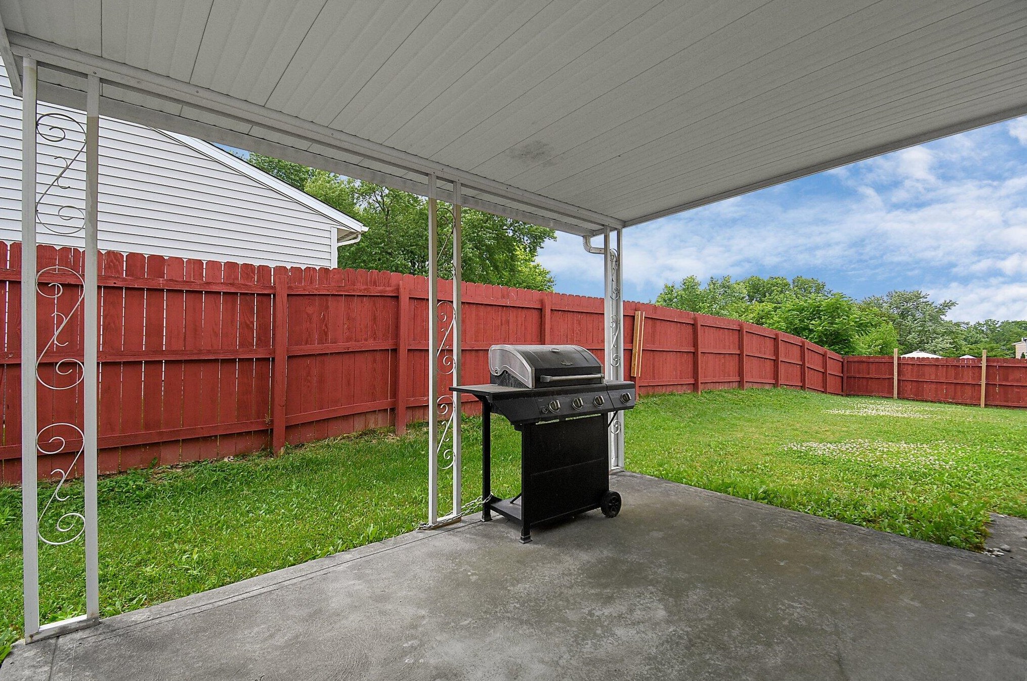 1741 Holw Run Dr, Columbus OH 43223-3413 exterior