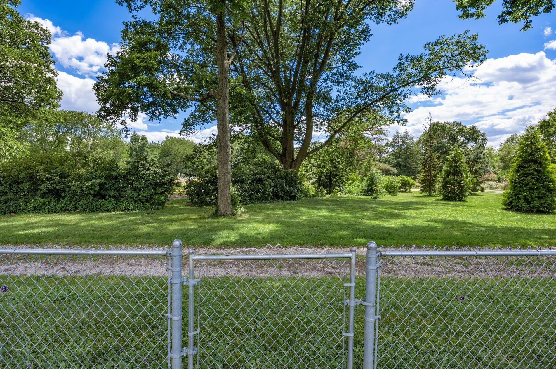 211 Ceramic Dr, Columbus OH 43214-3073 exterior