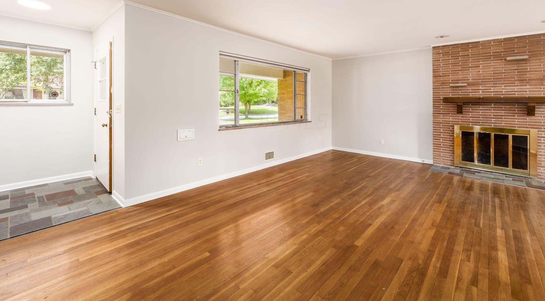 211 Ceramic Dr, Columbus OH 43214-3073 exterior