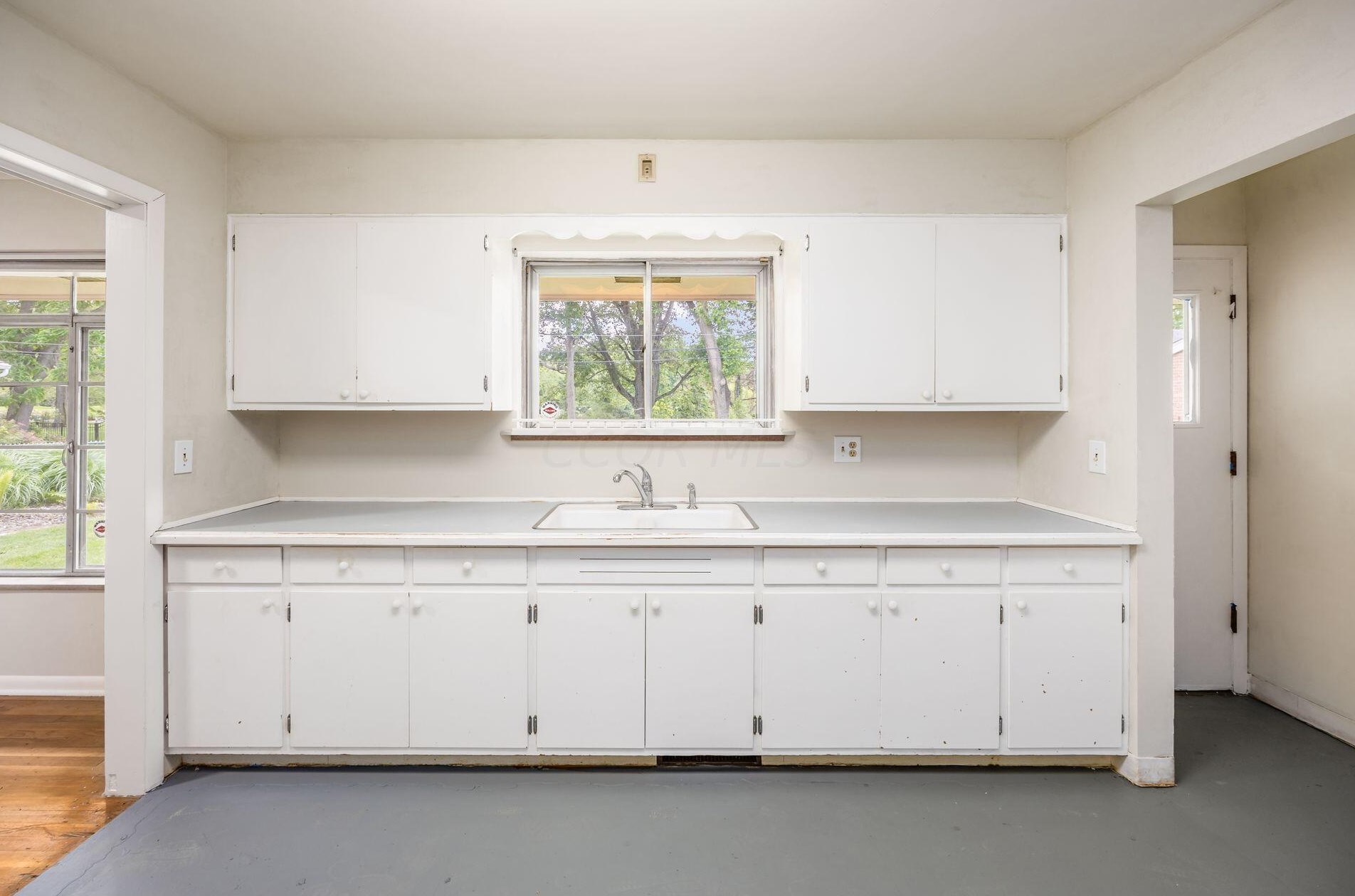 211 Ceramic Dr, Columbus OH 43214-3073 exterior