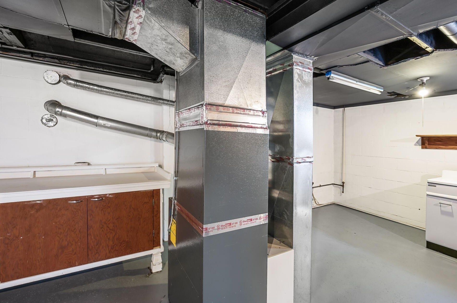 211 Ceramic Dr, Columbus OH 43214-3073 exterior