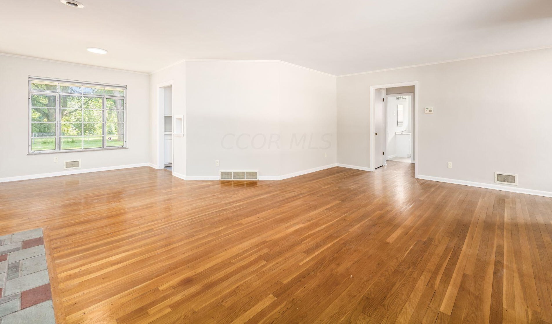 211 Ceramic Dr, Columbus OH 43214-3073 exterior