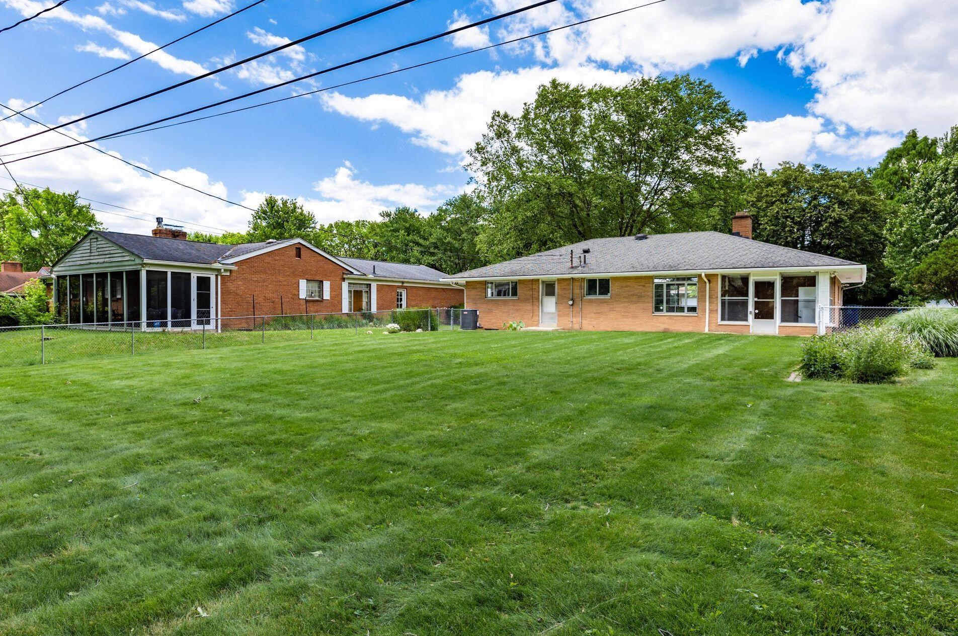 211 Ceramic Dr, Columbus OH 43214-3073 exterior