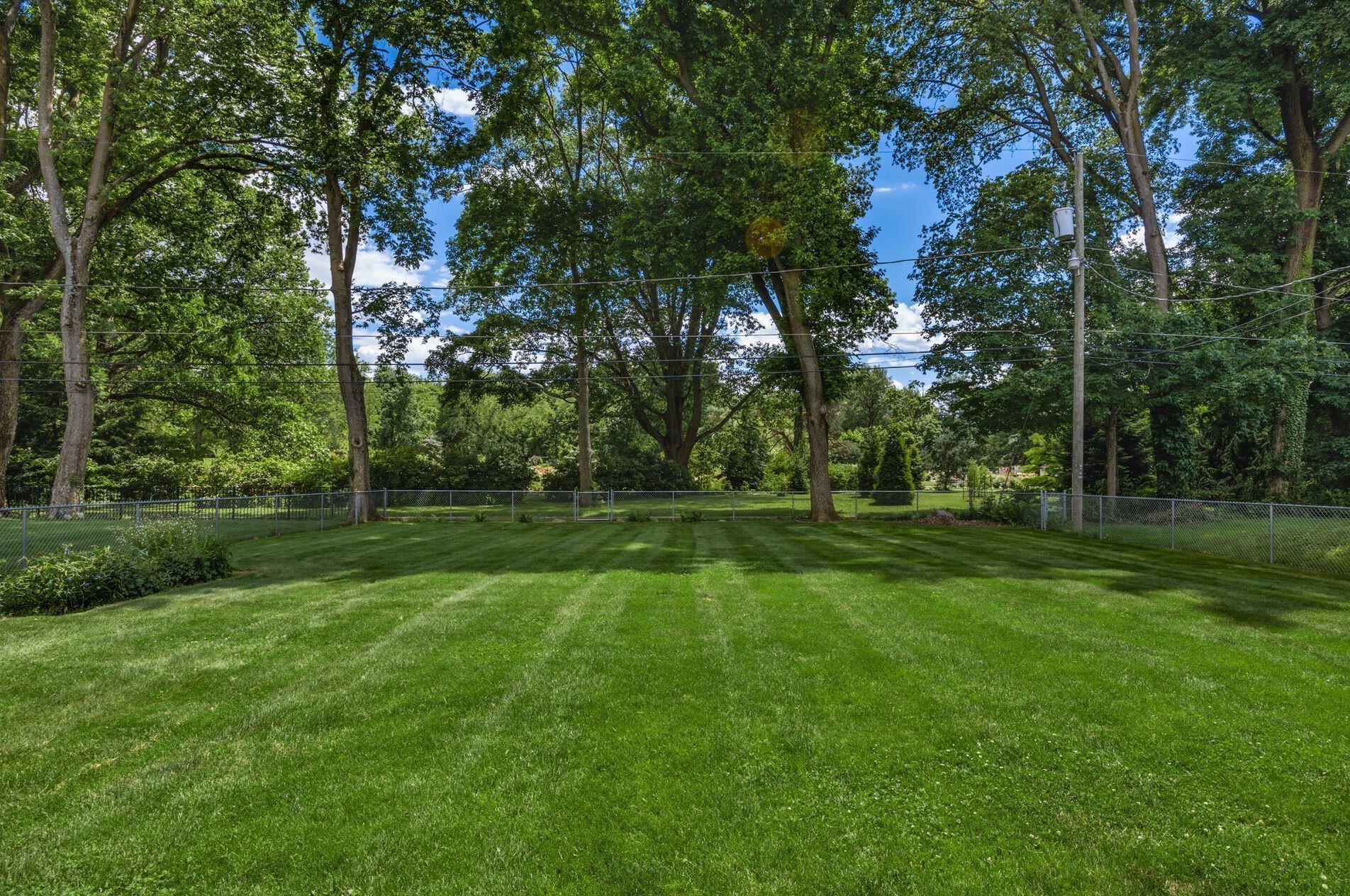 211 Ceramic Dr, Columbus OH 43214-3073 exterior