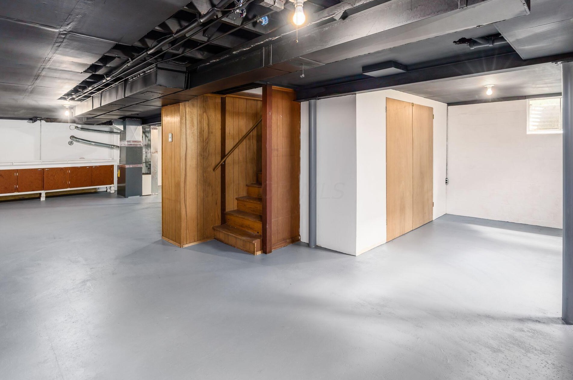 211 Ceramic Dr, Columbus OH 43214-3073 exterior