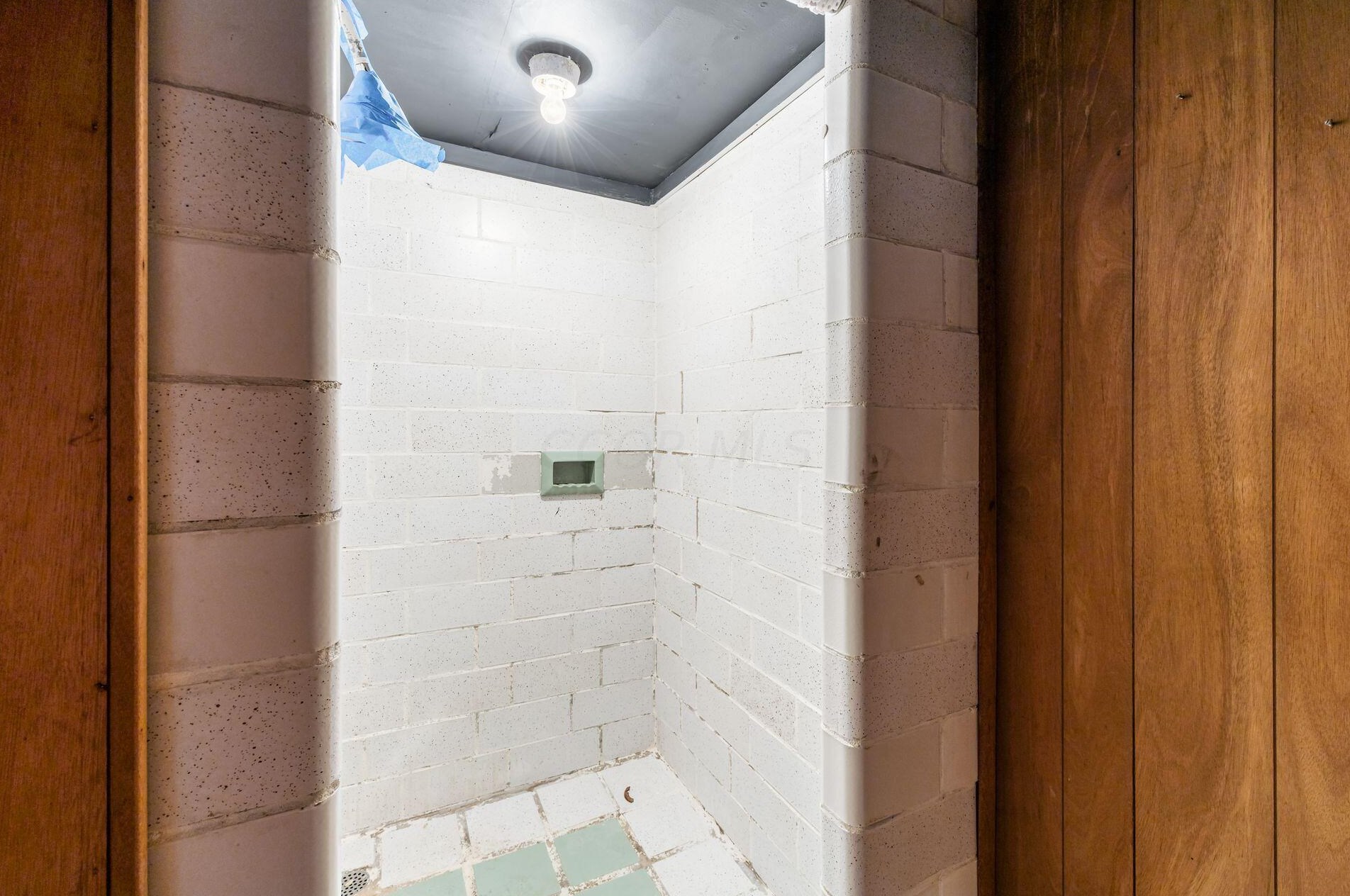 211 Ceramic Dr, Columbus OH 43214-3073 exterior