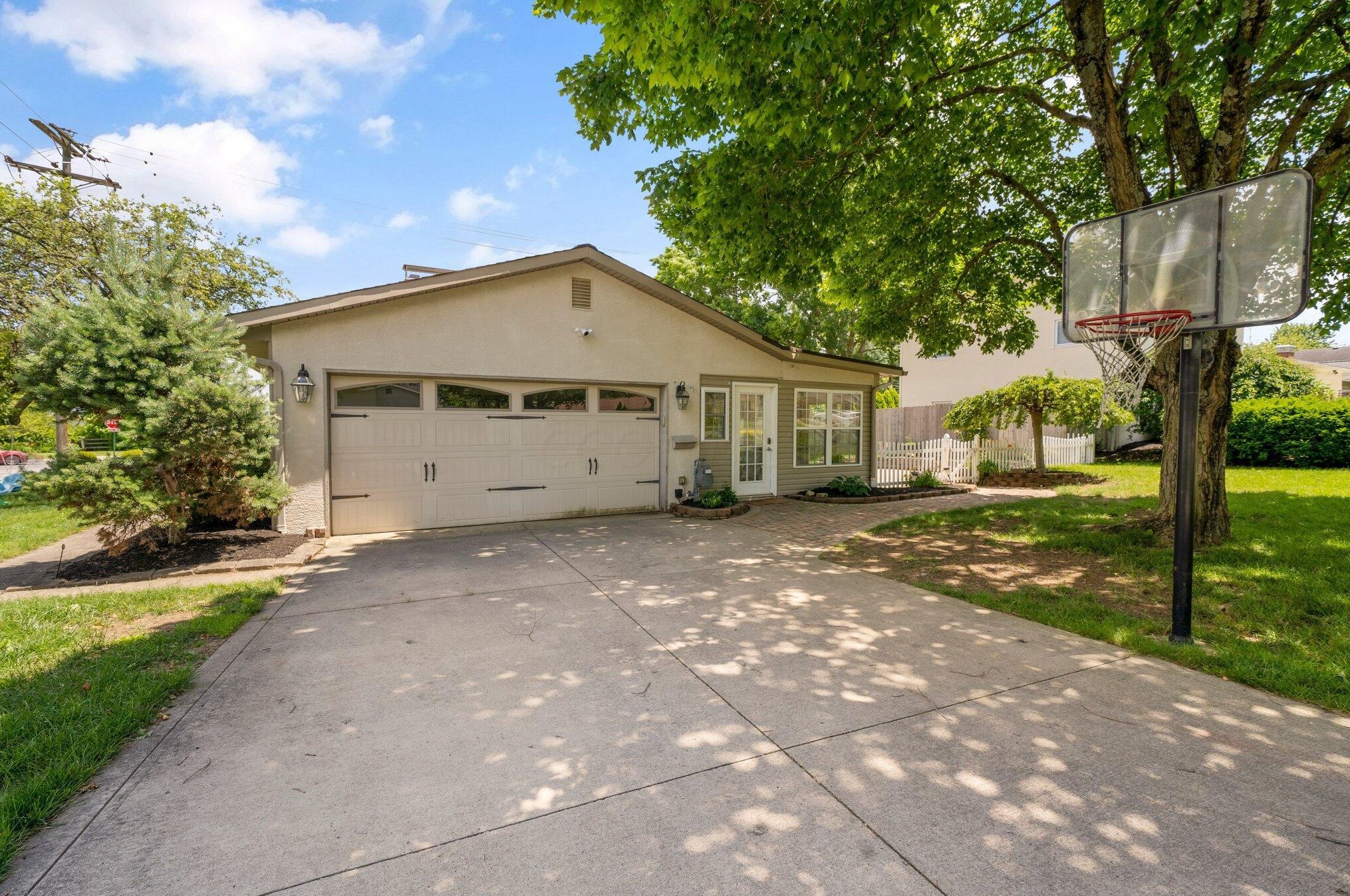 1385 Ridgeview Rd, Columbus OH 43221-2706 exterior