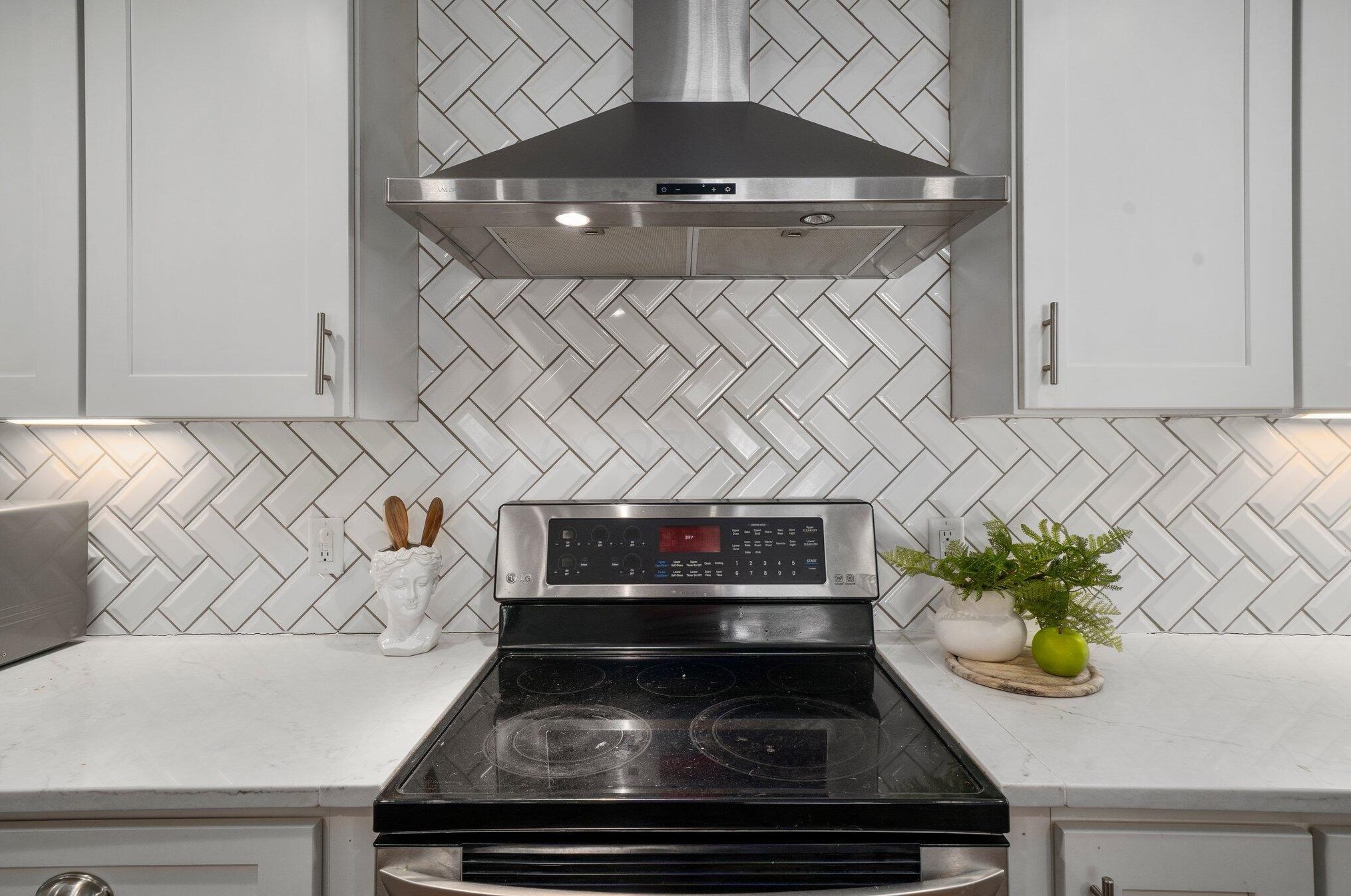 1385 Ridgeview Rd, Columbus OH 43221-2706 exterior